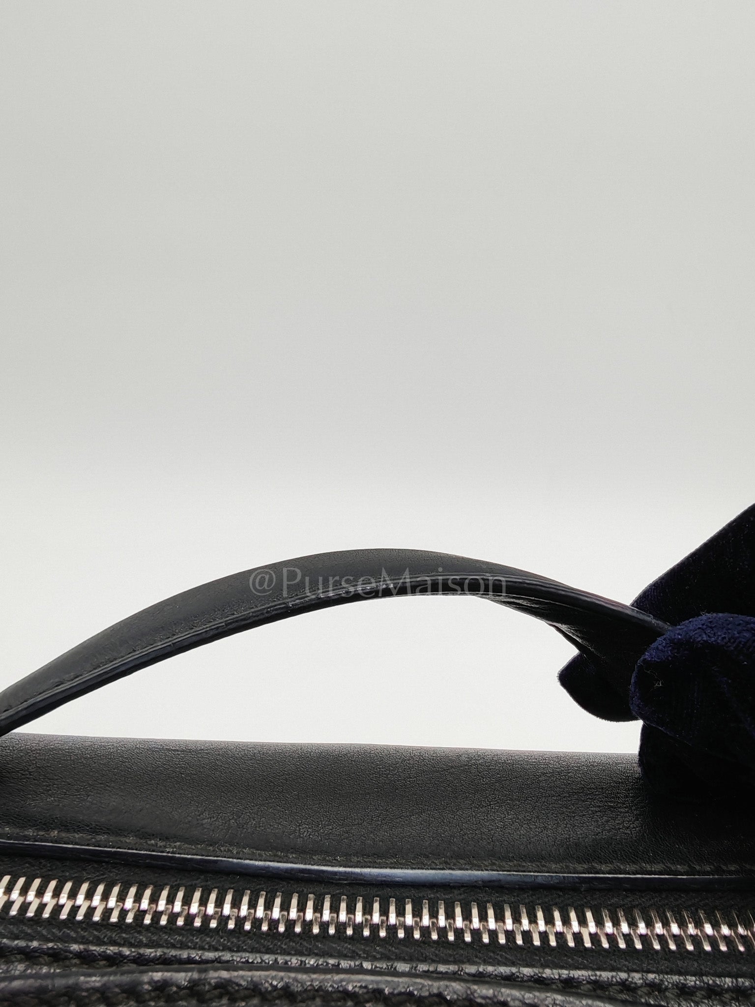 By The Way Black Medium in Black Calfskin Leather | Purse Maison Luxury Bags Shop