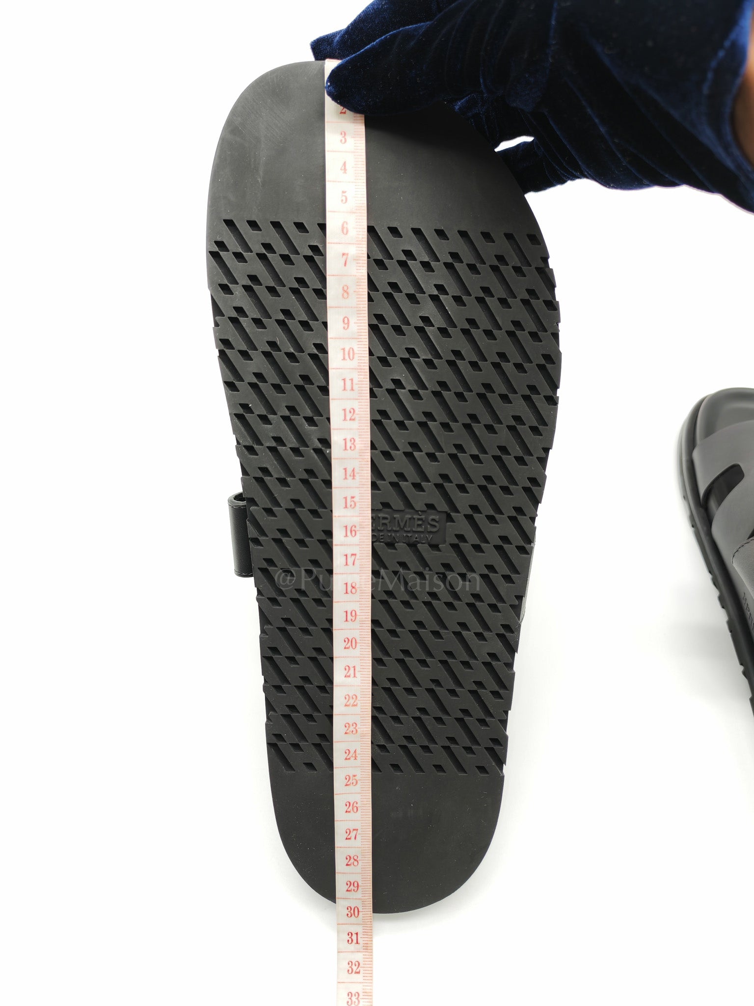 Chypre Sandals in Noir/Black Calfskin Leather Size 10 US|43 EU|28cm