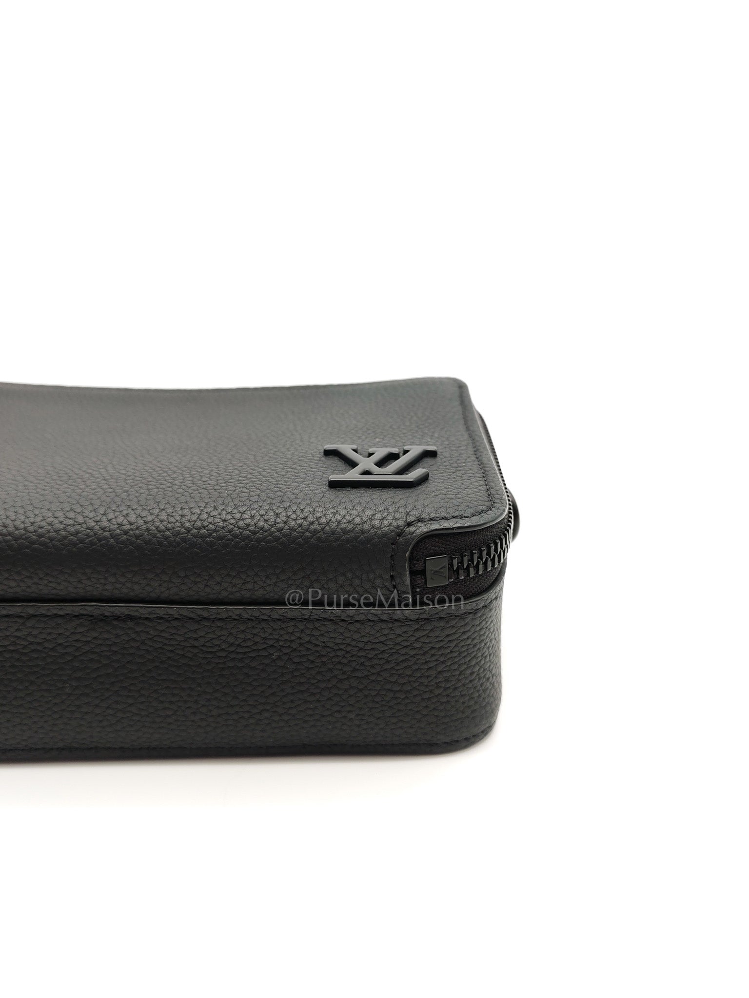 Alpha Wearable Wallet Aerogram in Black Grained Calfskin Leather Crossbody Bag (Microchip)