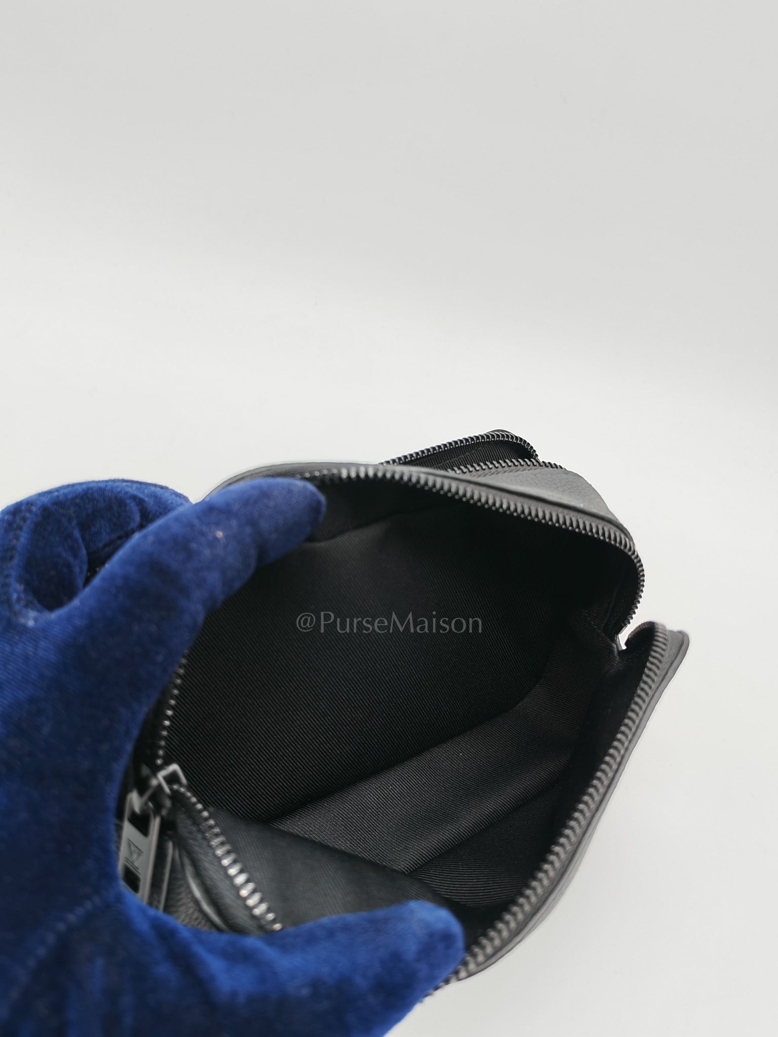 Alpha Wearable Wallet Aerogram in Black Grained Calfskin Leather Crossbody Bag (Microchip)