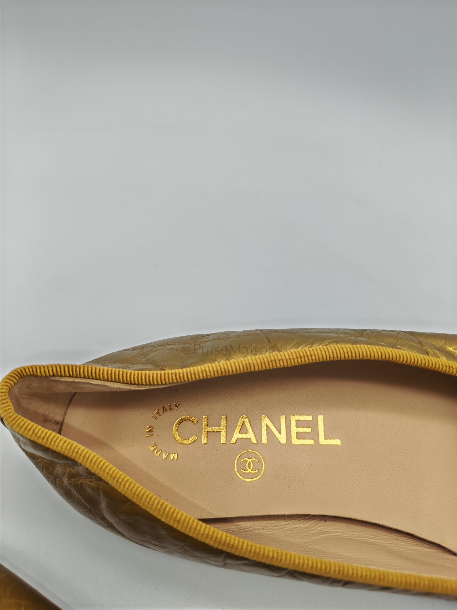Cap Toe Ballerina Flats in Metallic Gold in Distressed Leather Size 38EU (24cm)