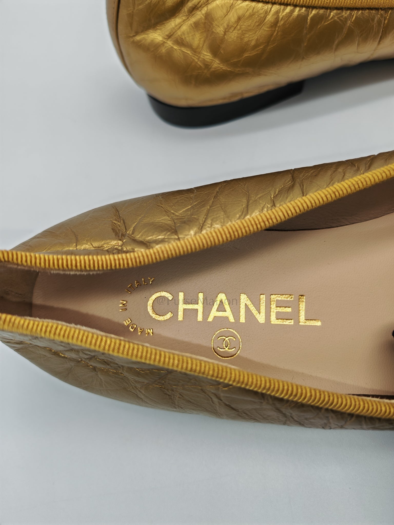 Cap Toe Ballerina Flats in Metallic Gold in Distressed Leather Size 38EU (24cm)