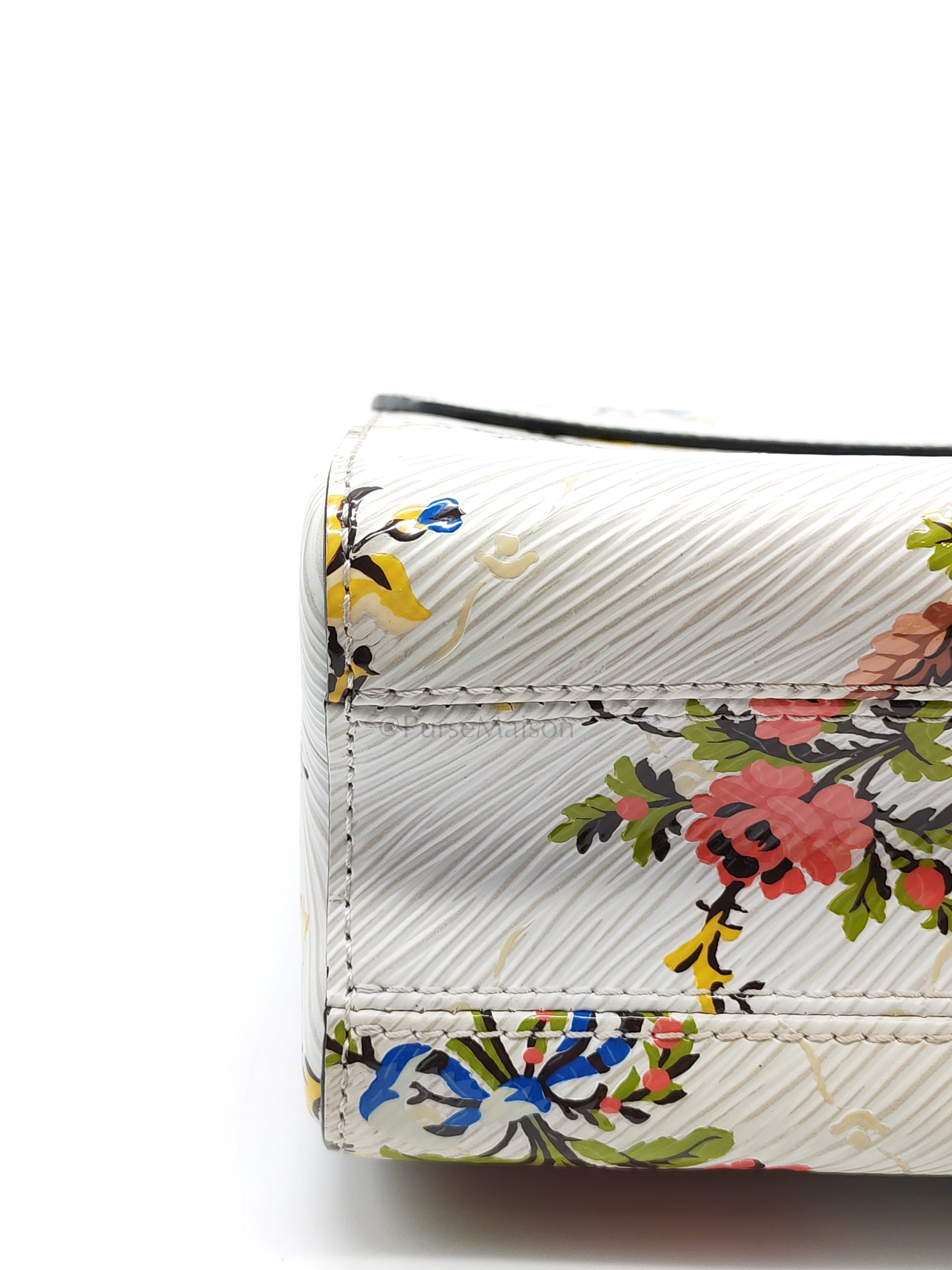 Twist Lock MM in White Romantic Blossom Epi Leather & Gold Hardware (Date Code: SR0138)
