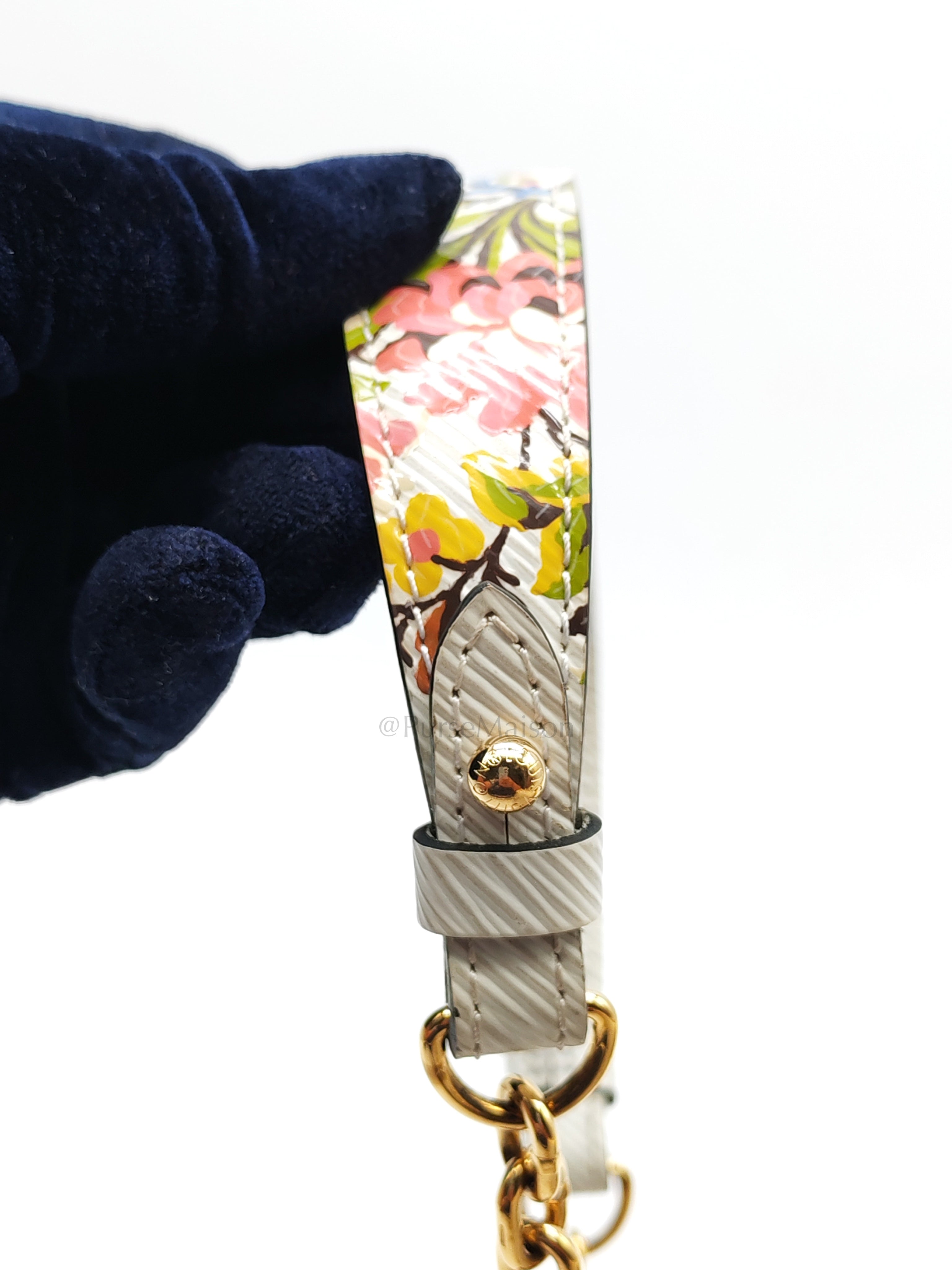 Twist Lock MM in White Romantic Blossom Epi Leather & Gold Hardware (Date Code: SR0138)