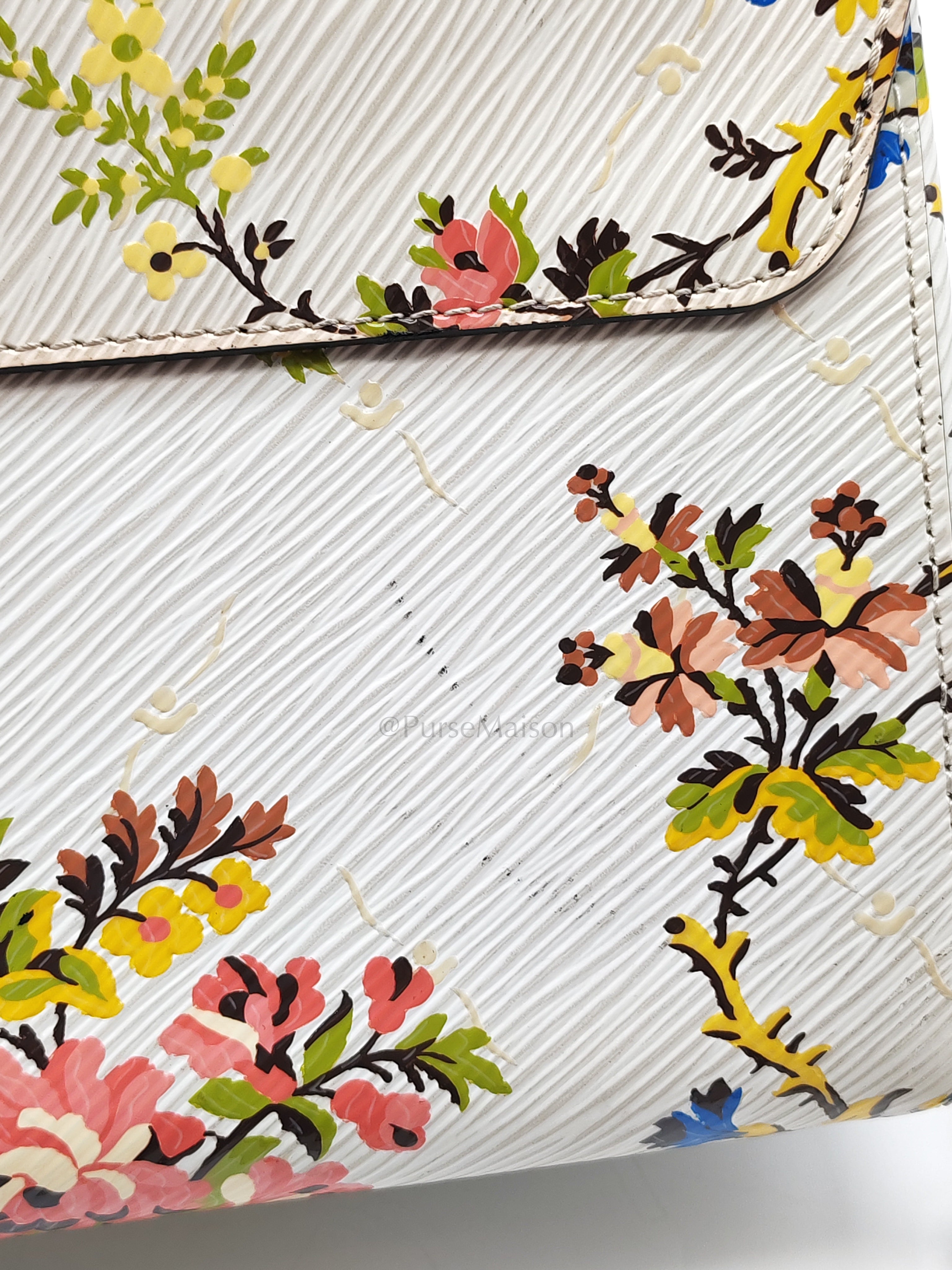 Twist Lock MM in White Romantic Blossom Epi Leather & Gold Hardware (Date Code: SR0138)