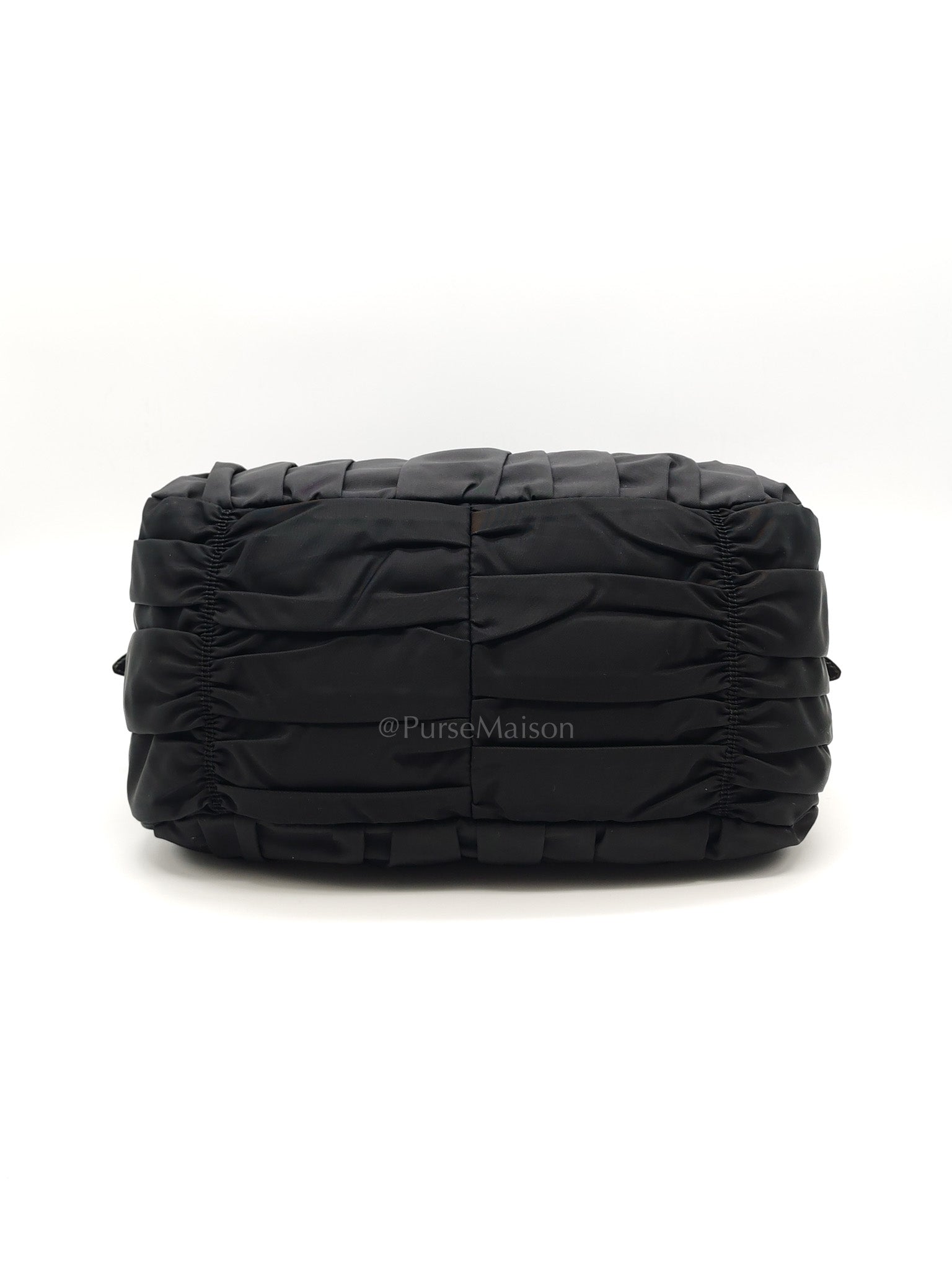 Tessuto Gaufre in Black Nylon Shoulder Bag