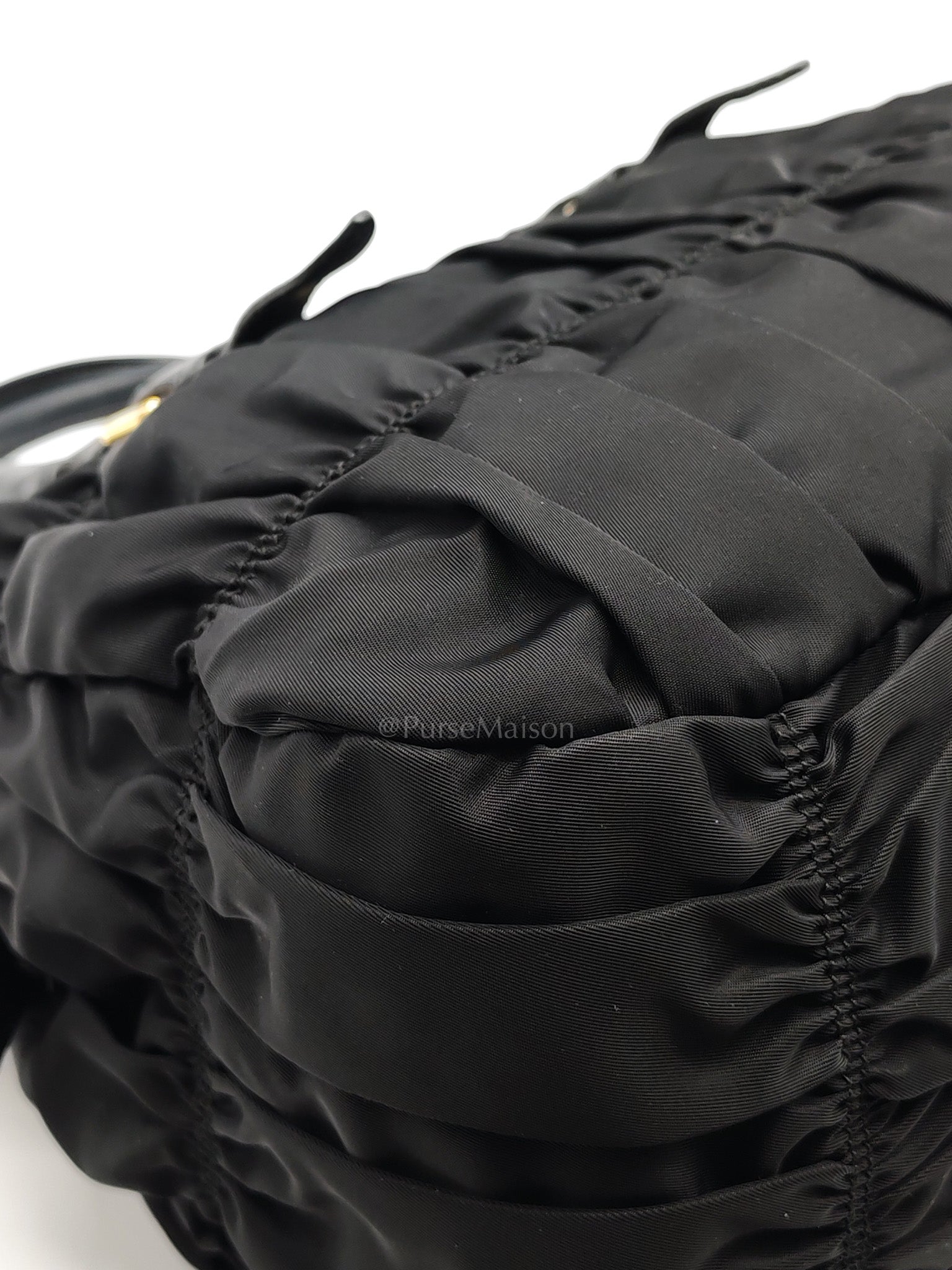 Tessuto Gaufre in Black Nylon Shoulder Bag