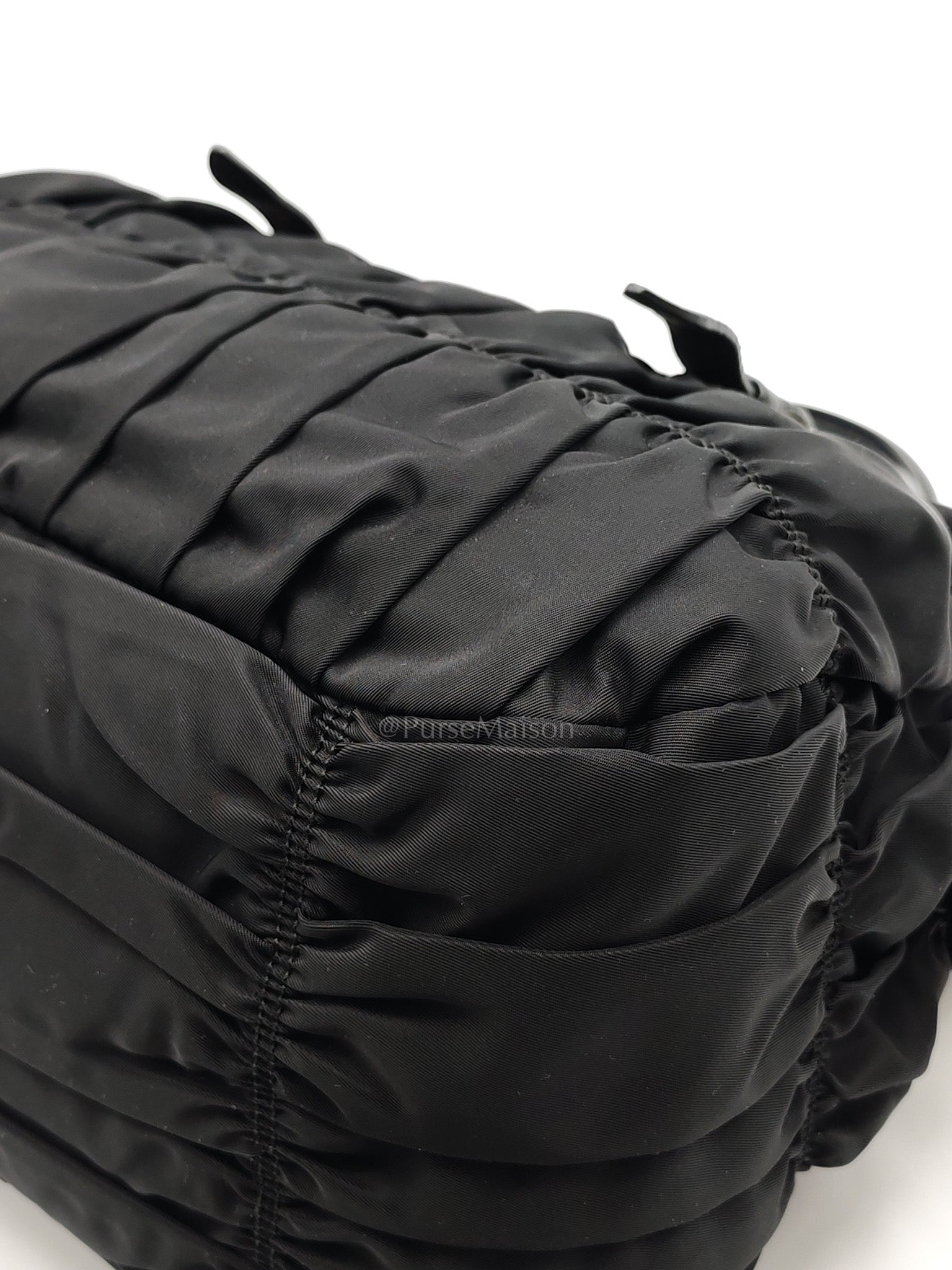 Tessuto Gaufre in Black Nylon Shoulder Bag