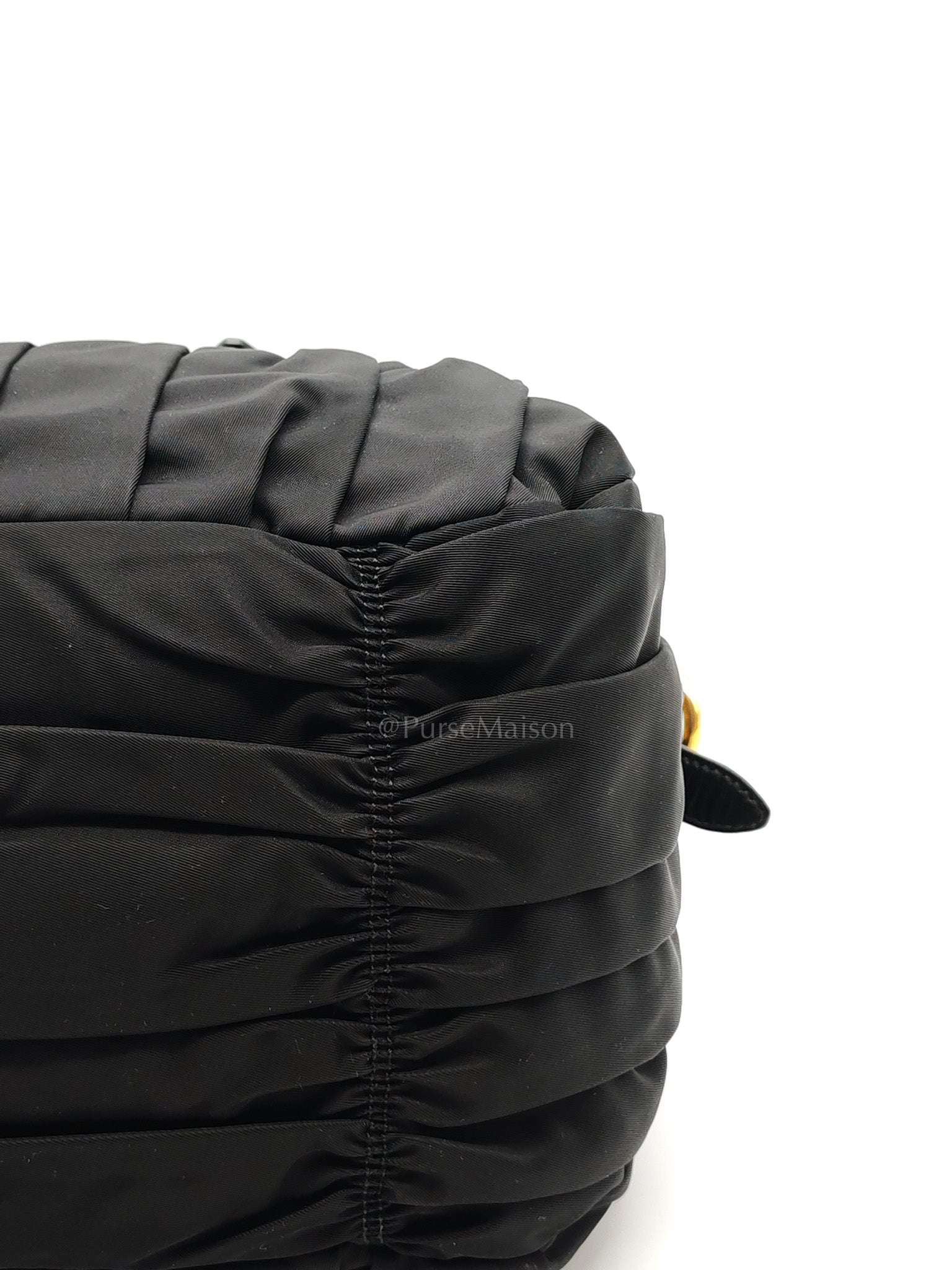 Tessuto Gaufre in Black Nylon Shoulder Bag