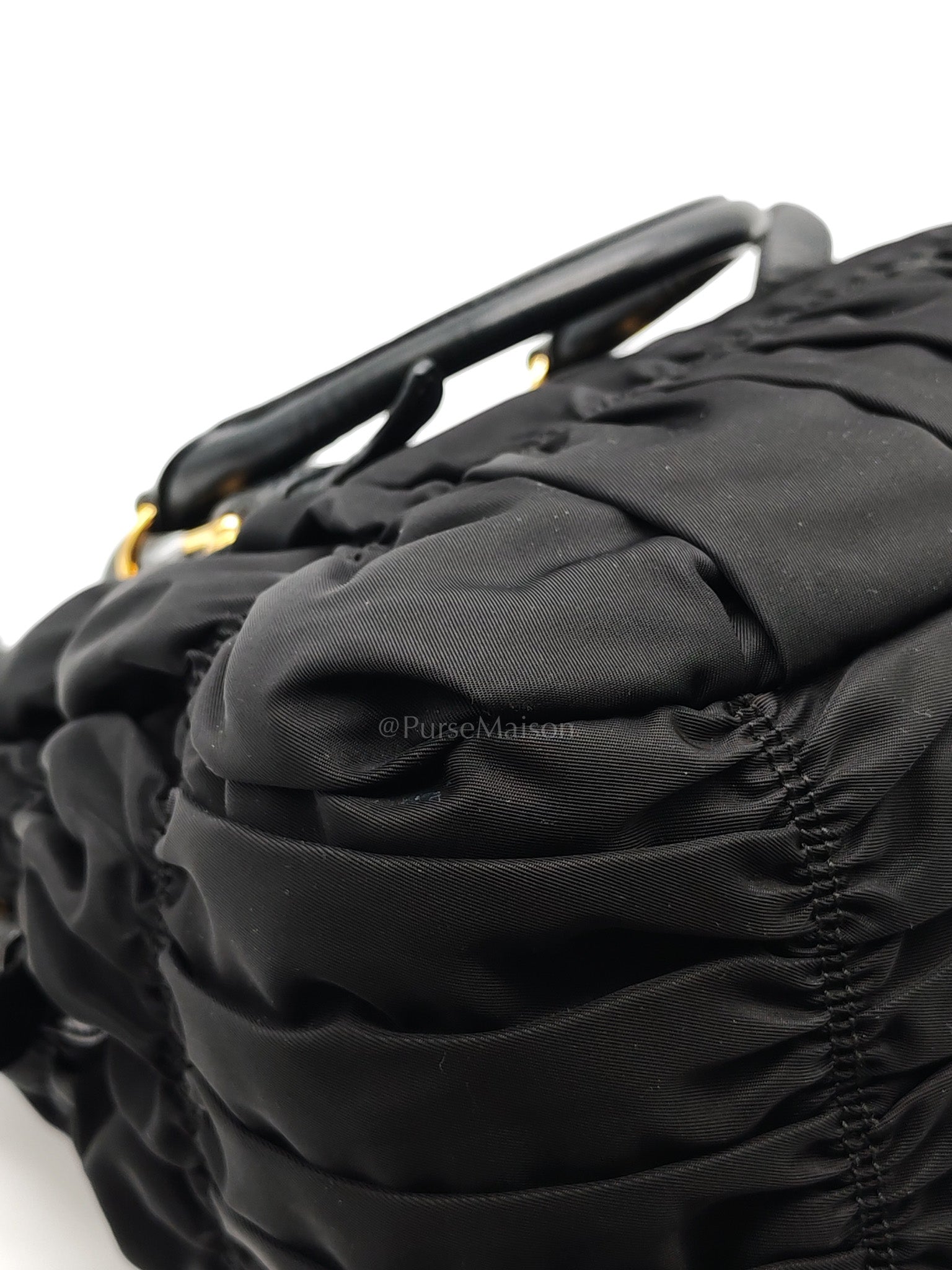 Tessuto Gaufre in Black Nylon Shoulder Bag