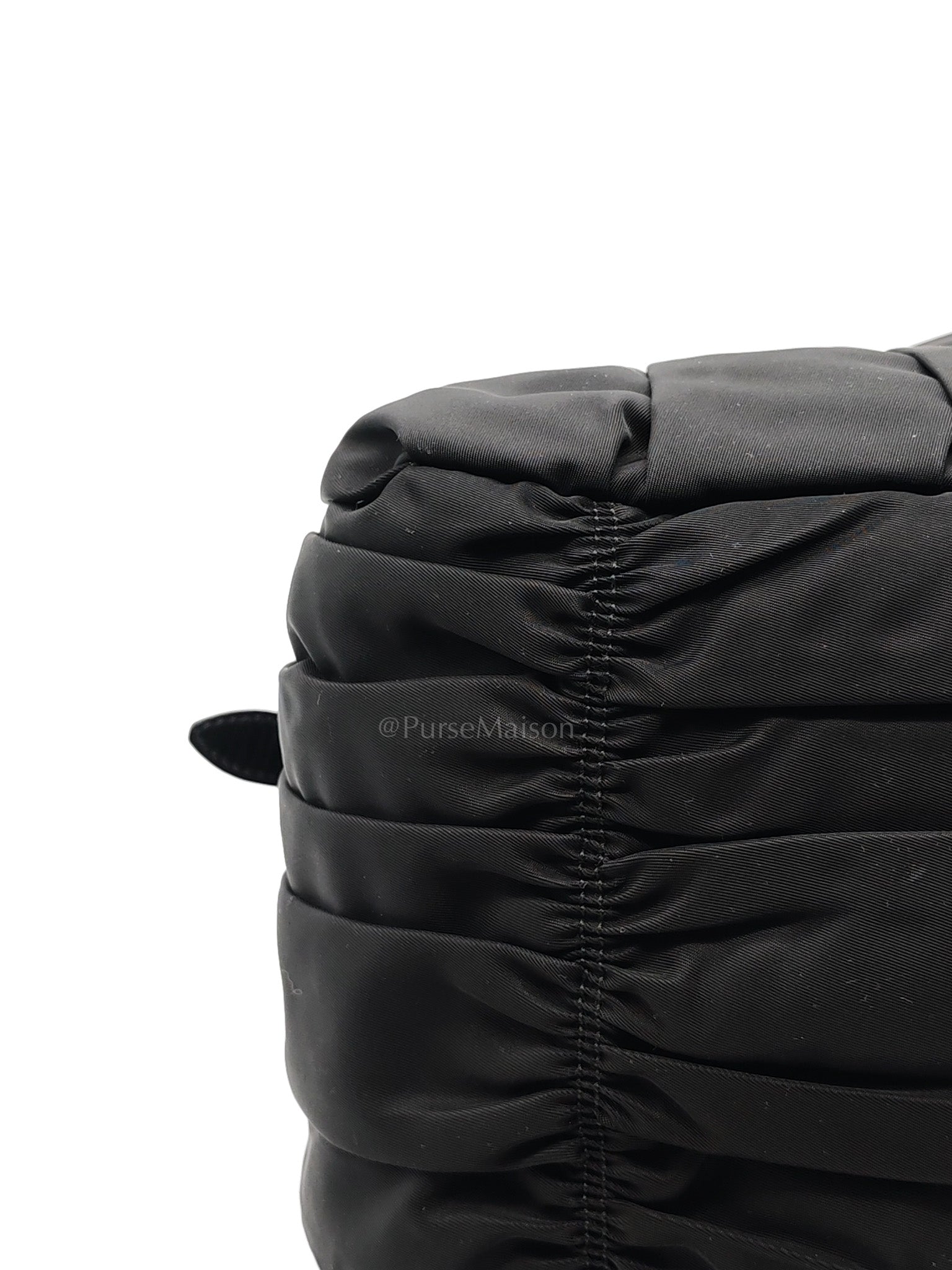Tessuto Gaufre in Black Nylon Shoulder Bag