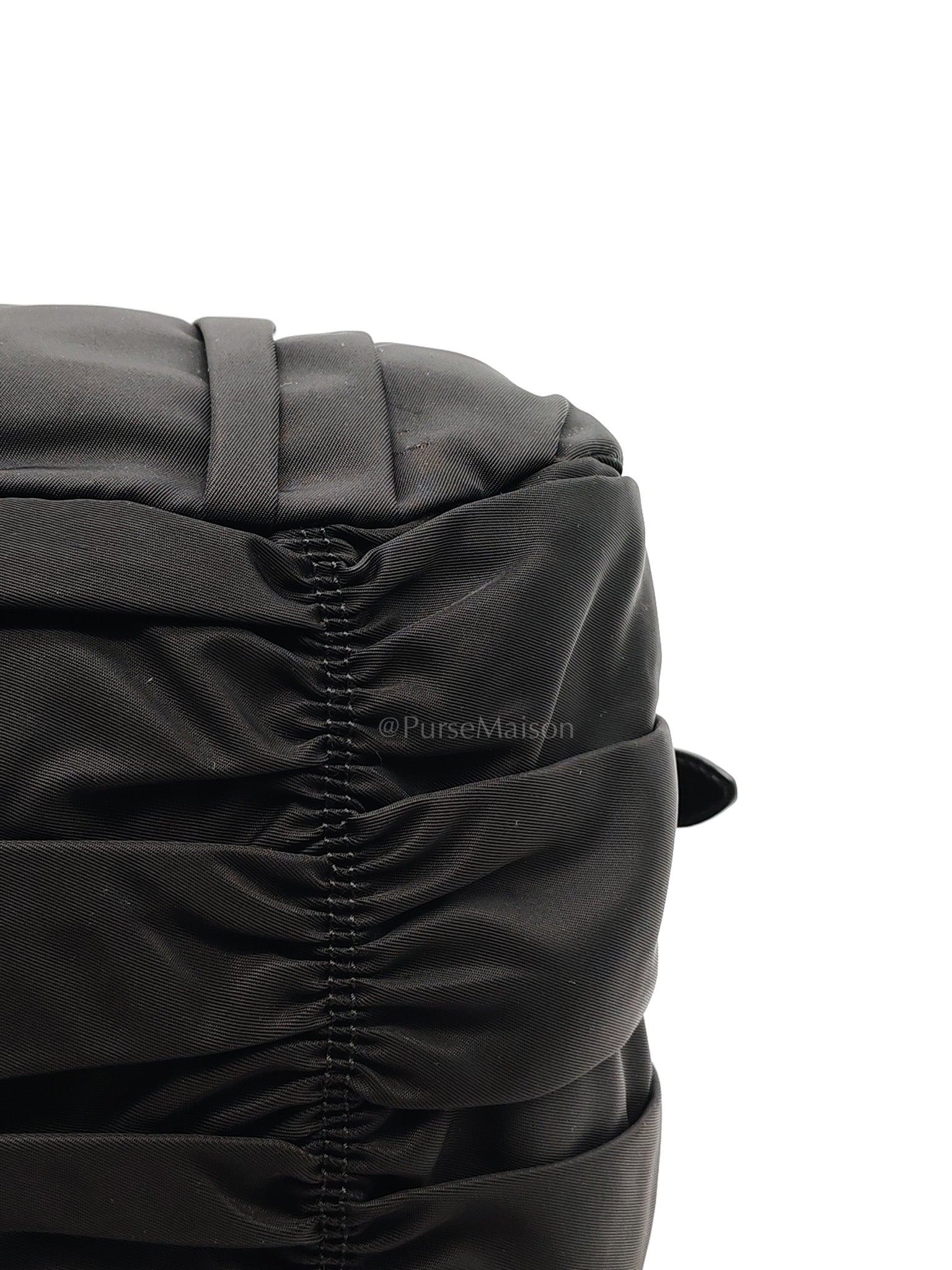 Tessuto Gaufre in Black Nylon Shoulder Bag