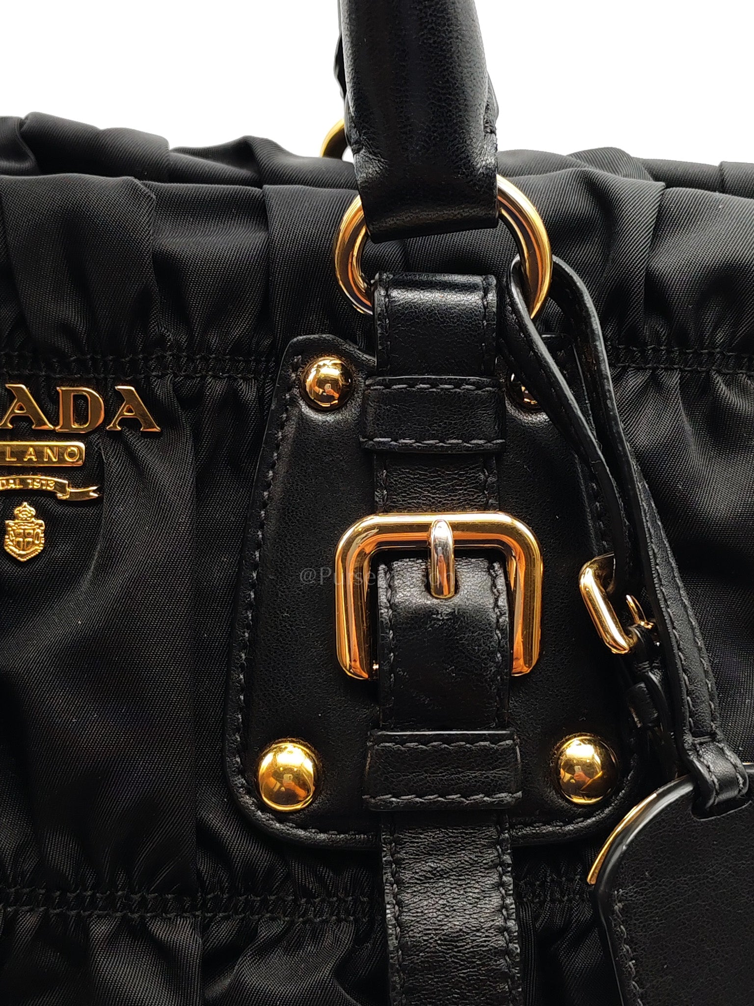 Tessuto Gaufre in Black Nylon Shoulder Bag