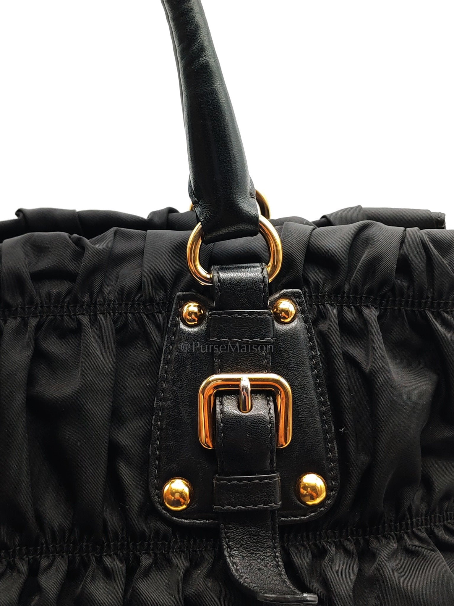 Tessuto Gaufre in Black Nylon Shoulder Bag