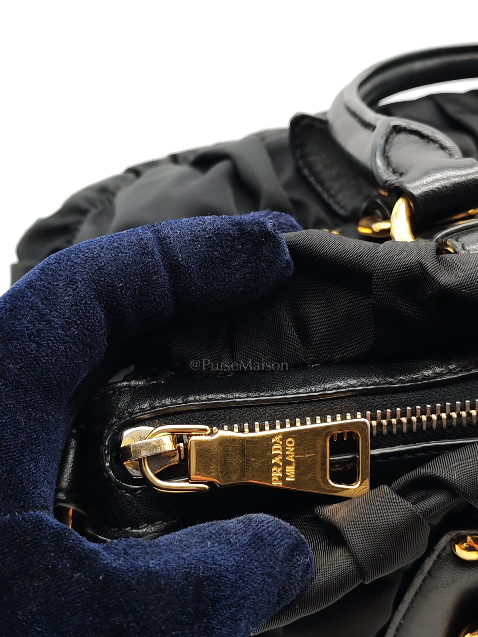 Tessuto Gaufre in Black Nylon Shoulder Bag