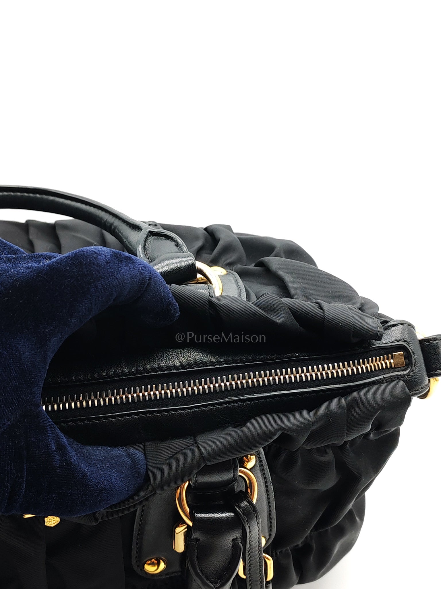 Tessuto Gaufre in Black Nylon Shoulder Bag
