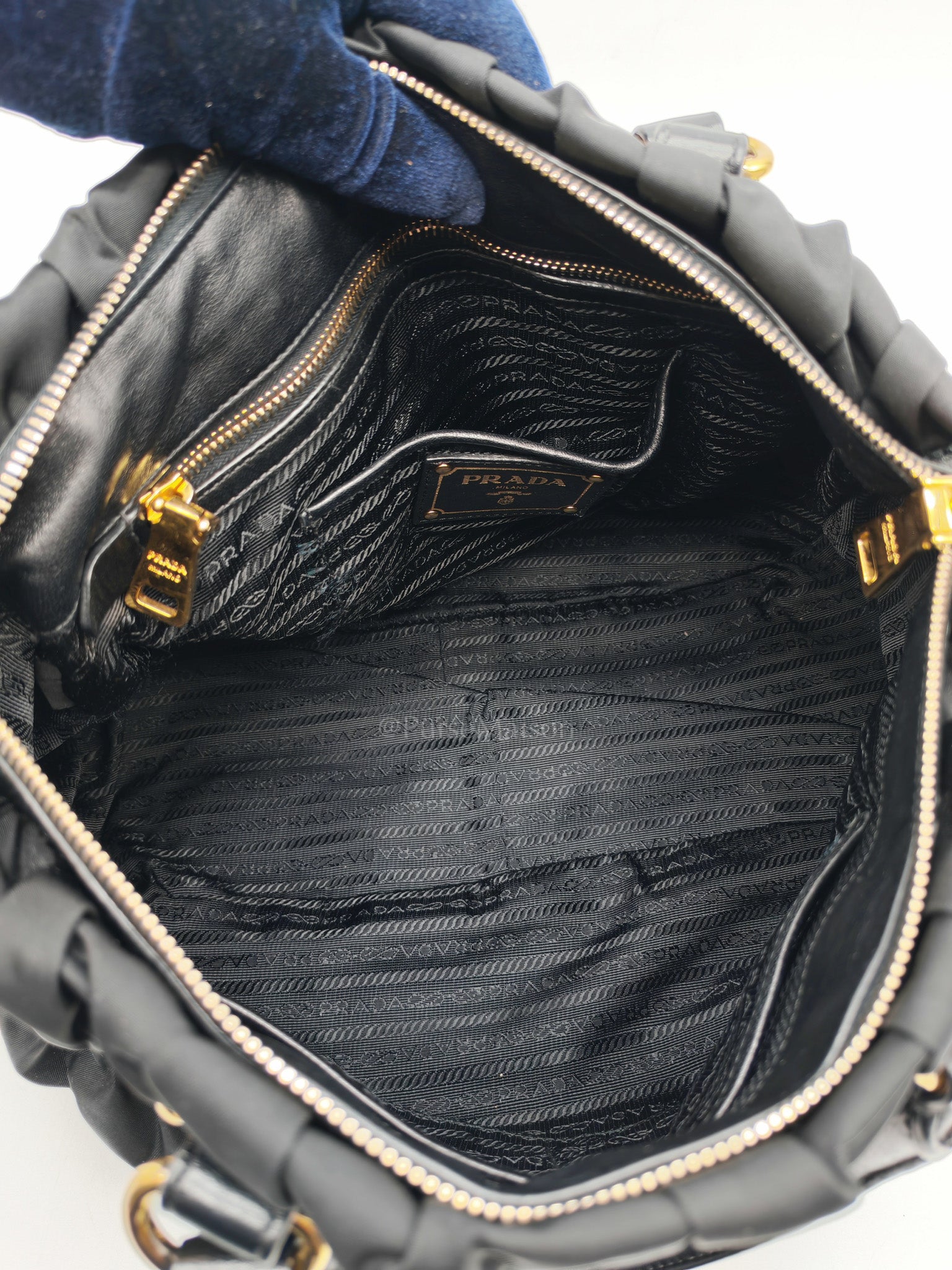 Tessuto Gaufre in Black Nylon Shoulder Bag