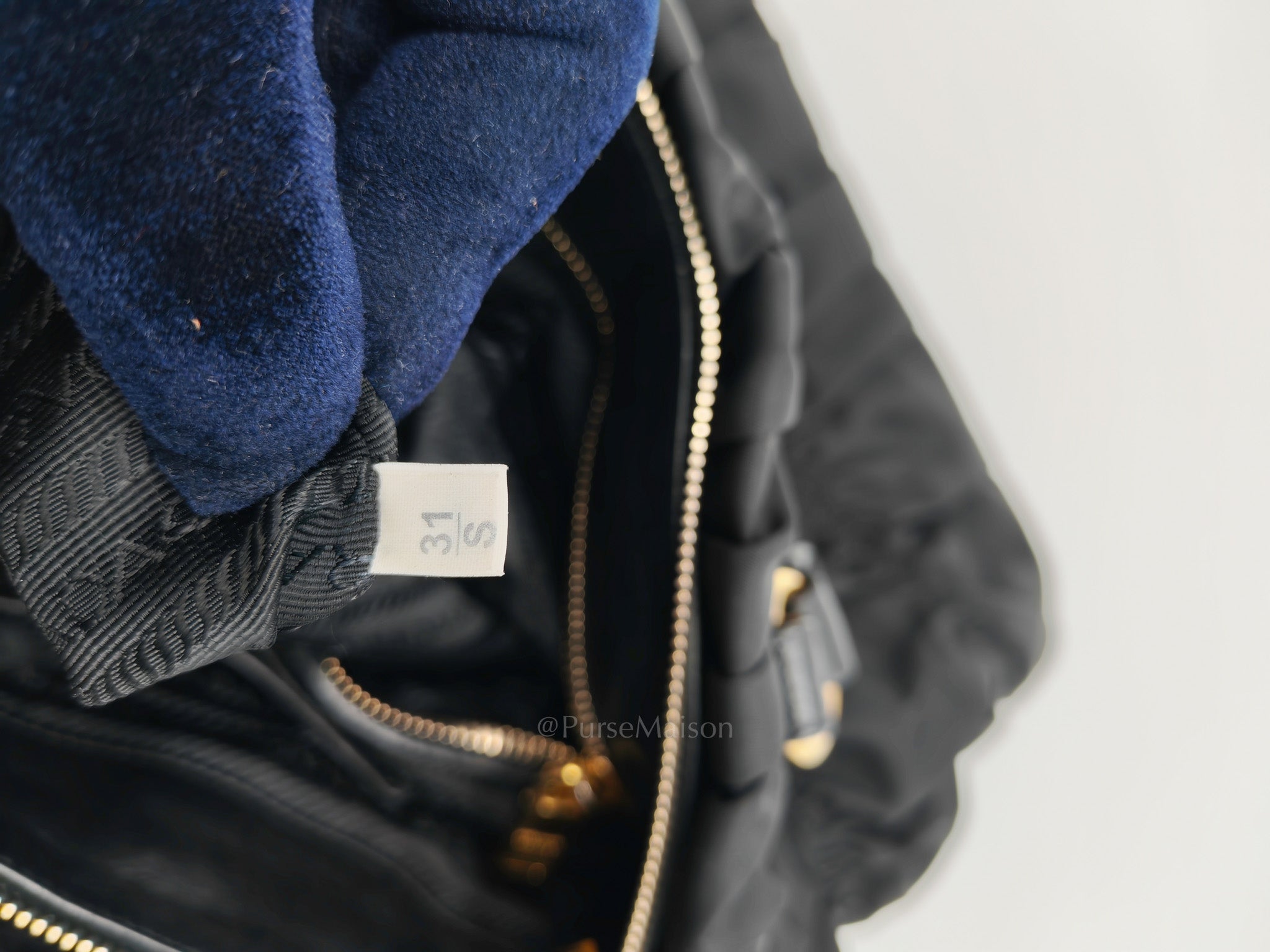 Tessuto Gaufre in Black Nylon Shoulder Bag