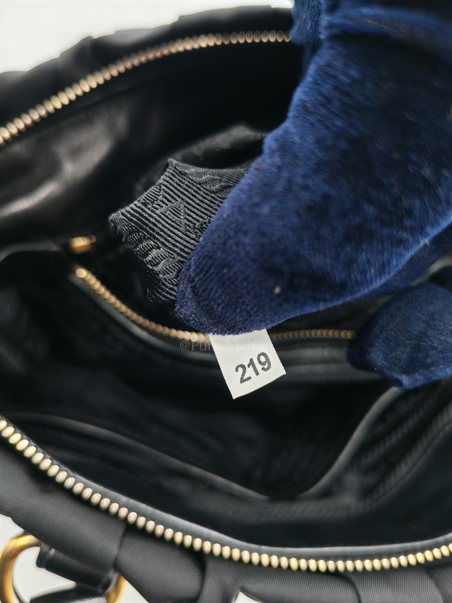 Tessuto Gaufre in Black Nylon Shoulder Bag