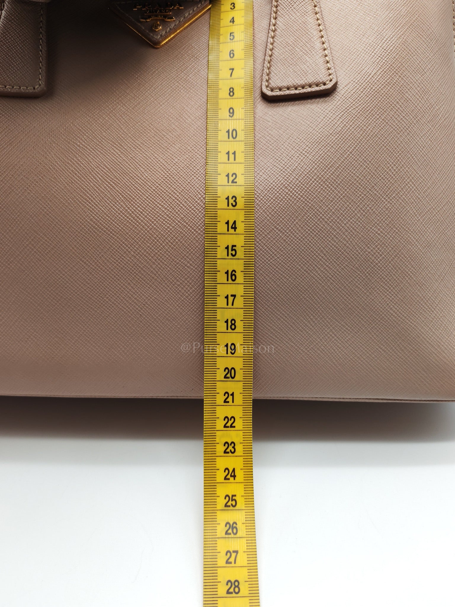 Promenade Bag Medium in Beige Saffiano Lux Leather