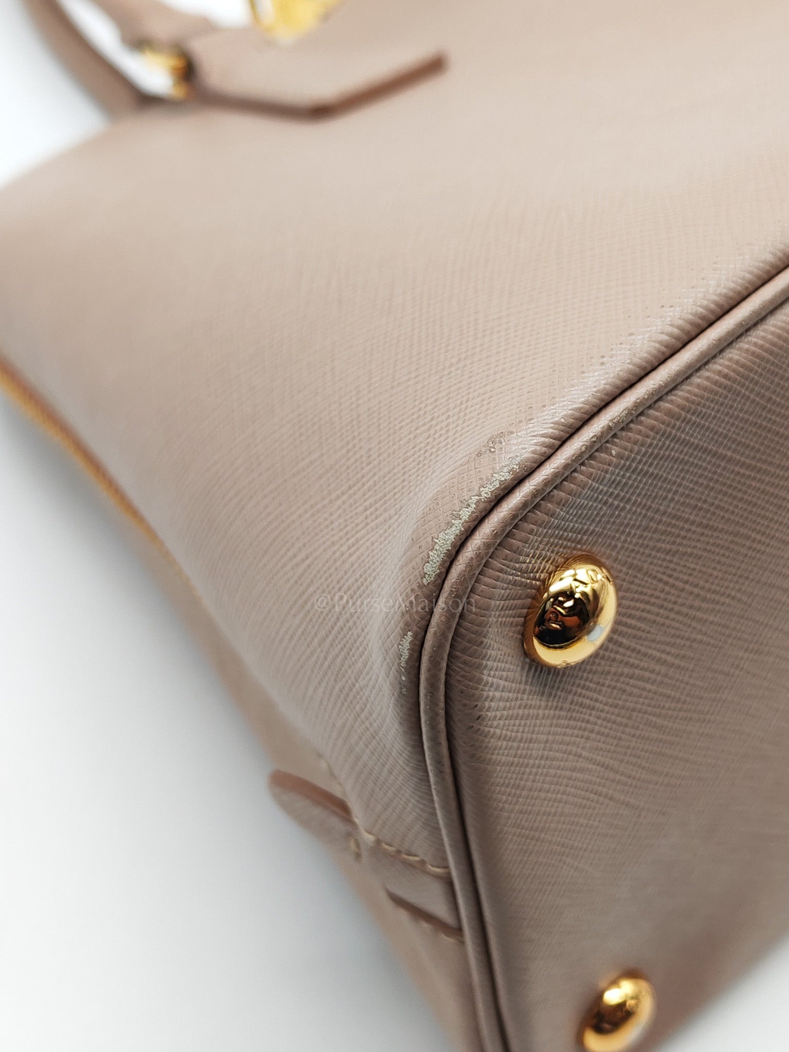 Promenade Bag Medium in Beige Saffiano Lux Leather