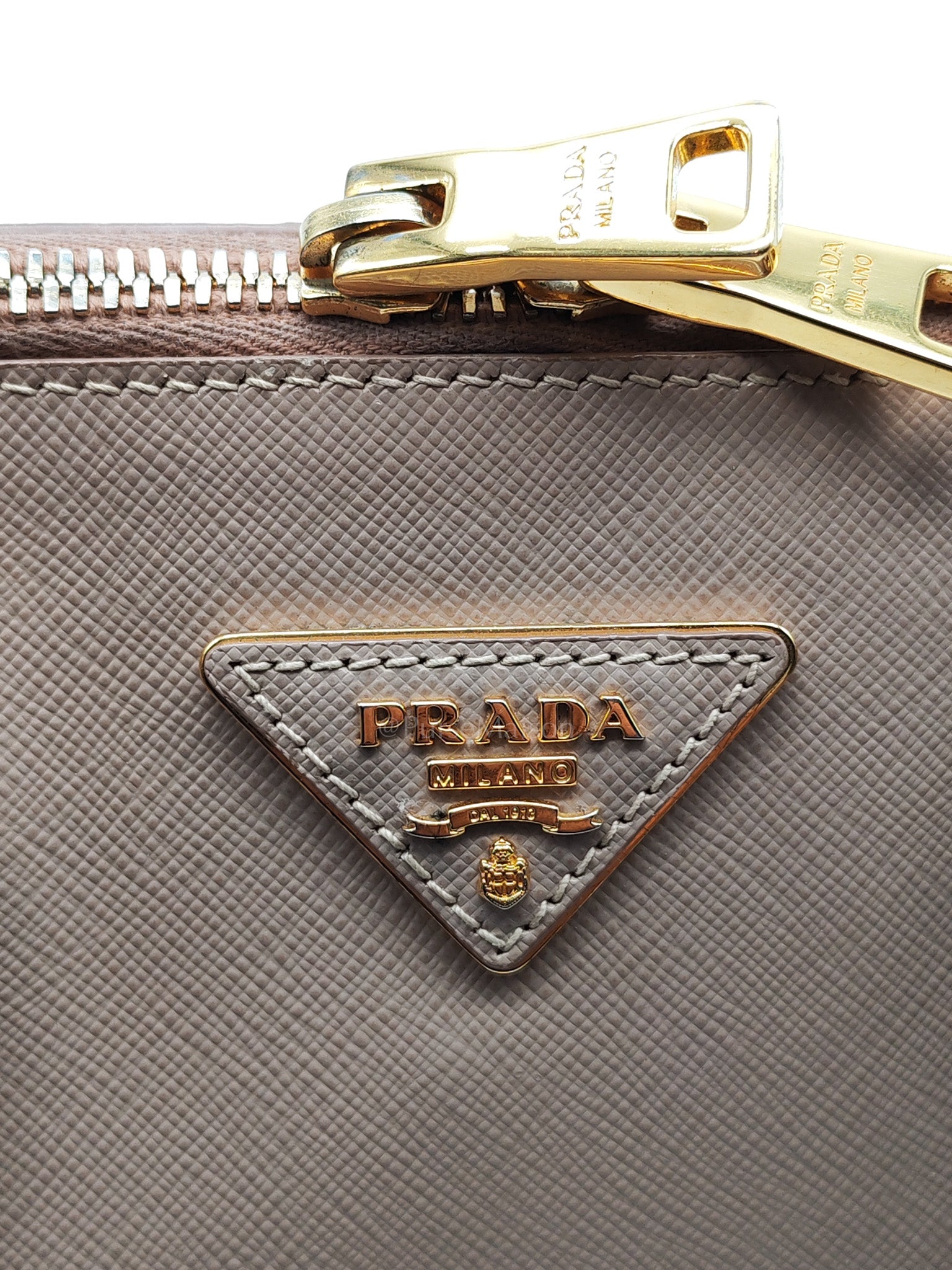 Promenade Bag Medium in Beige Saffiano Lux Leather