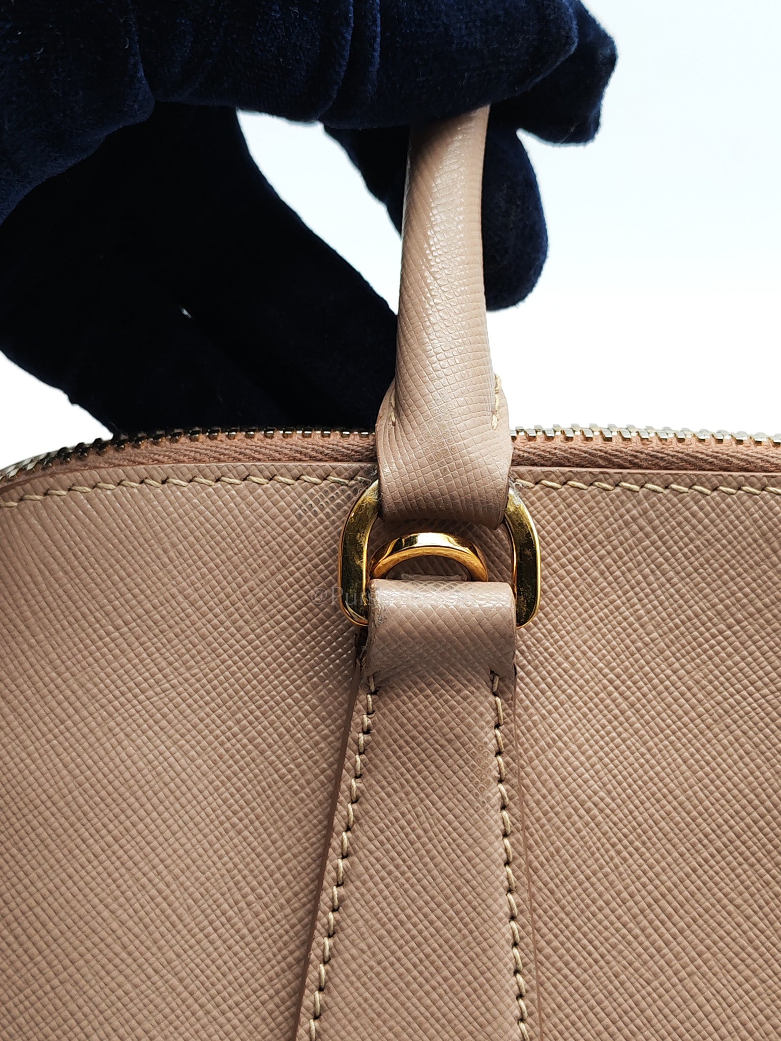 Promenade Bag Medium in Beige Saffiano Lux Leather