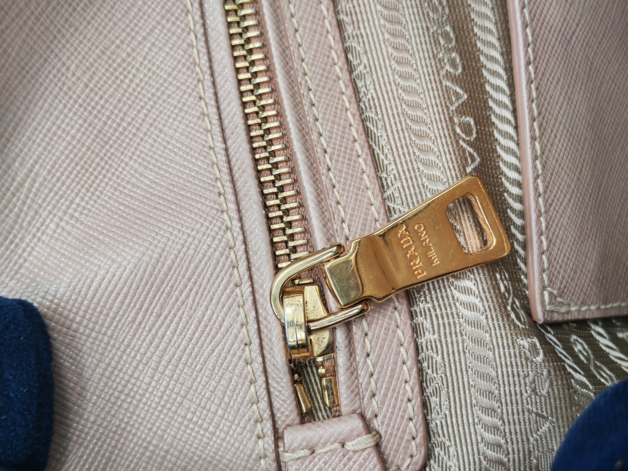 Promenade Bag Medium in Beige Saffiano Lux Leather
