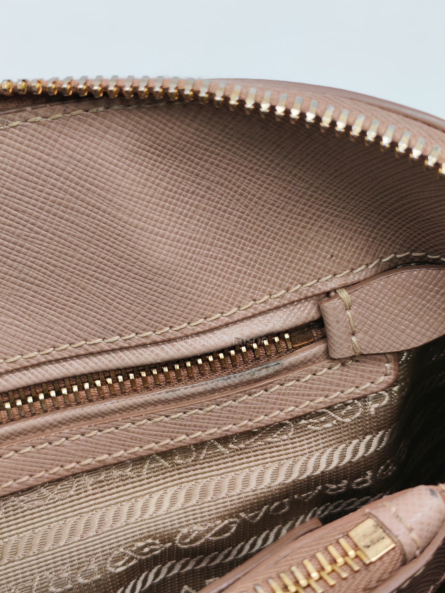 Promenade Bag Medium in Beige Saffiano Lux Leather