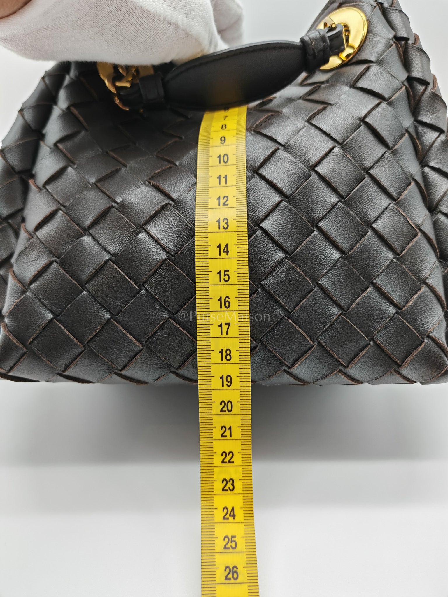 Parachute Small in Fondant Intrecciato Leather Chain Bag