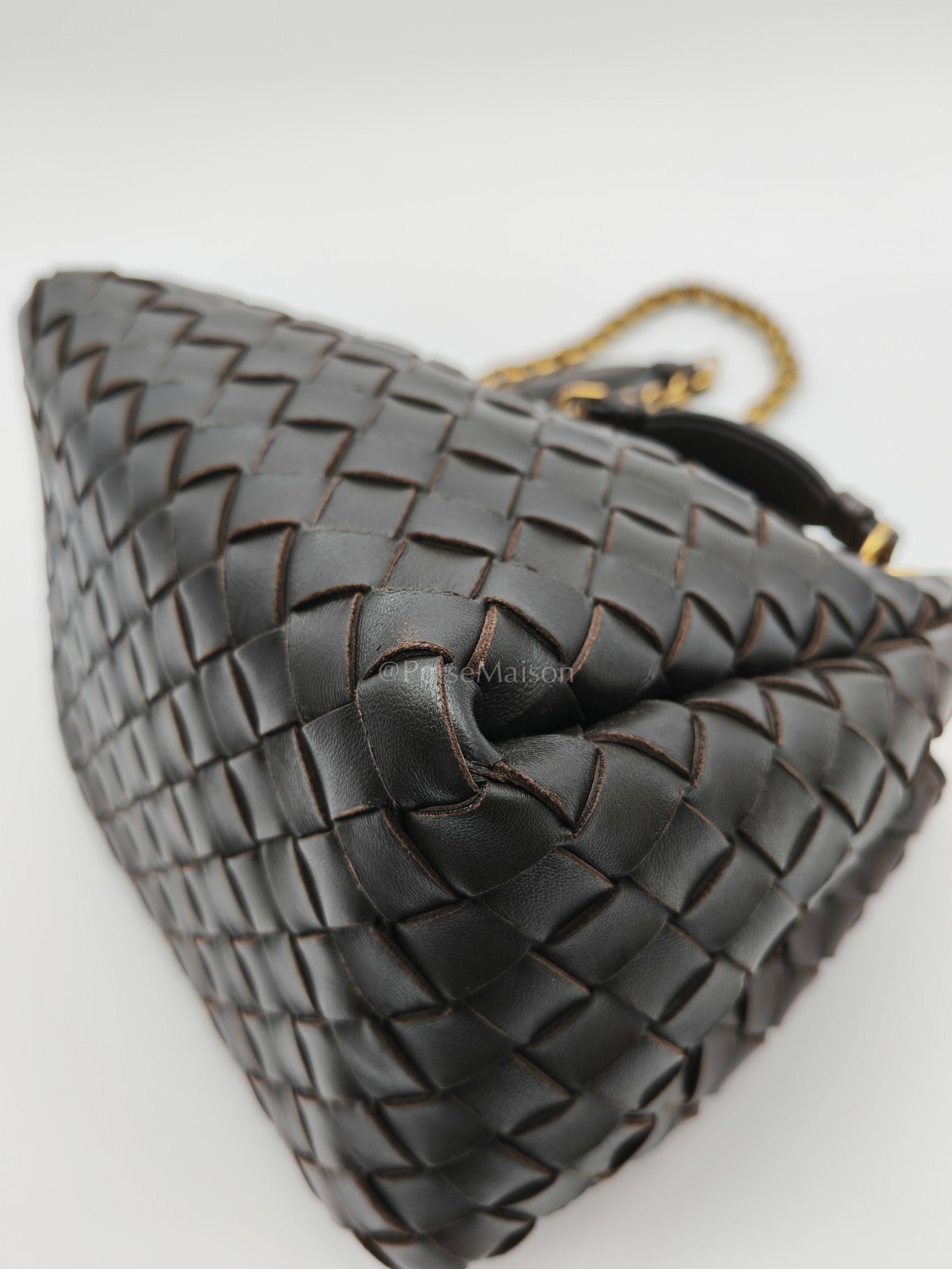Parachute Small in Fondant Intrecciato Leather Chain Bag