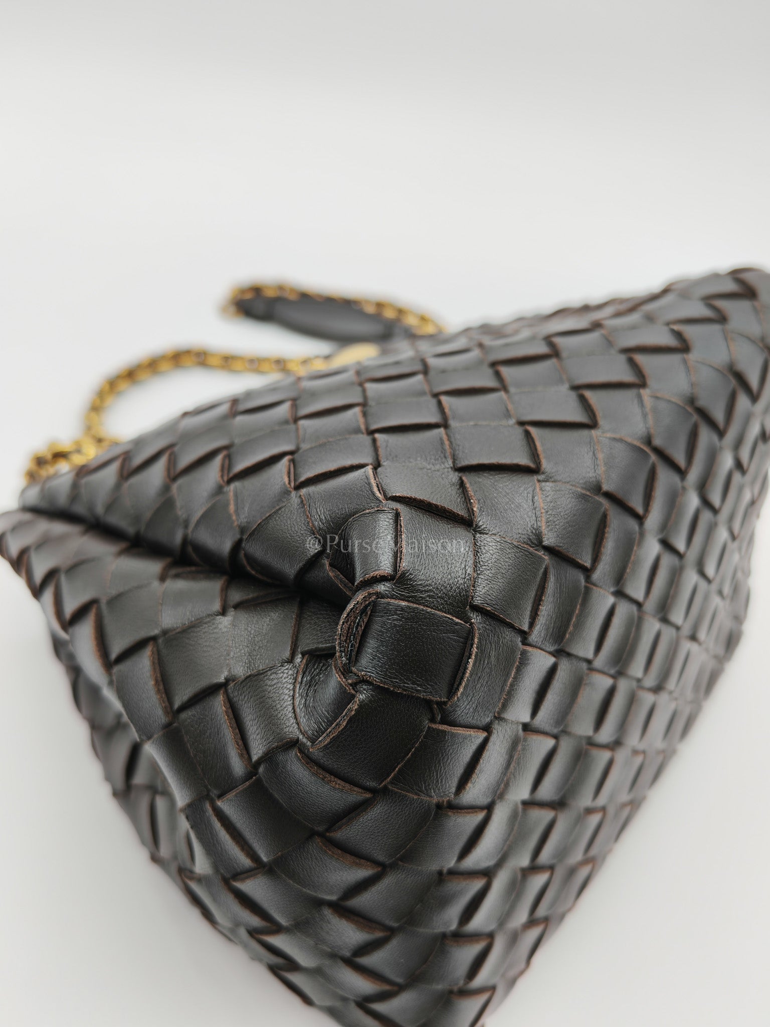 Parachute Small in Fondant Intrecciato Leather Chain Bag