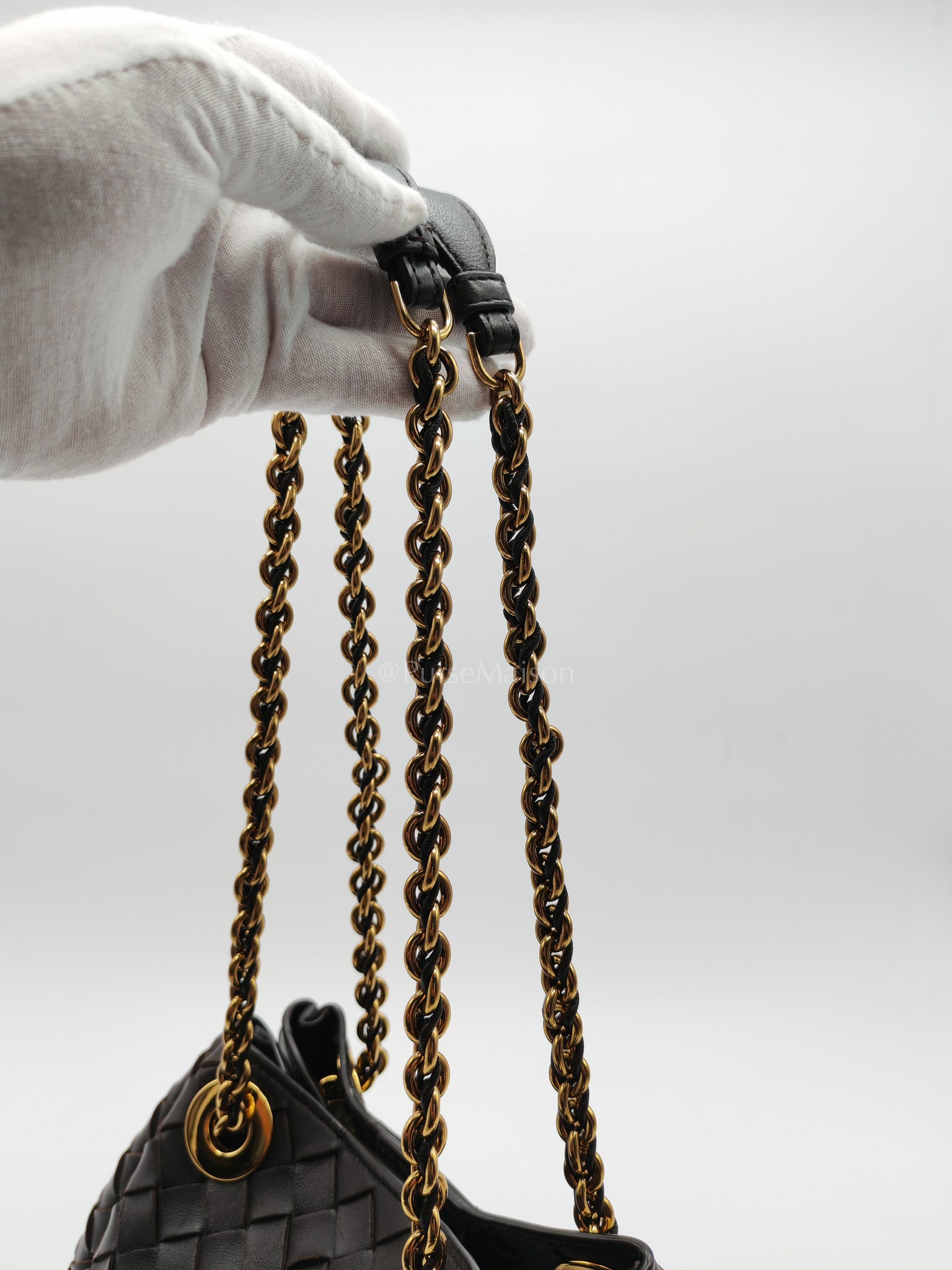 Parachute Small in Fondant Intrecciato Leather Chain Bag