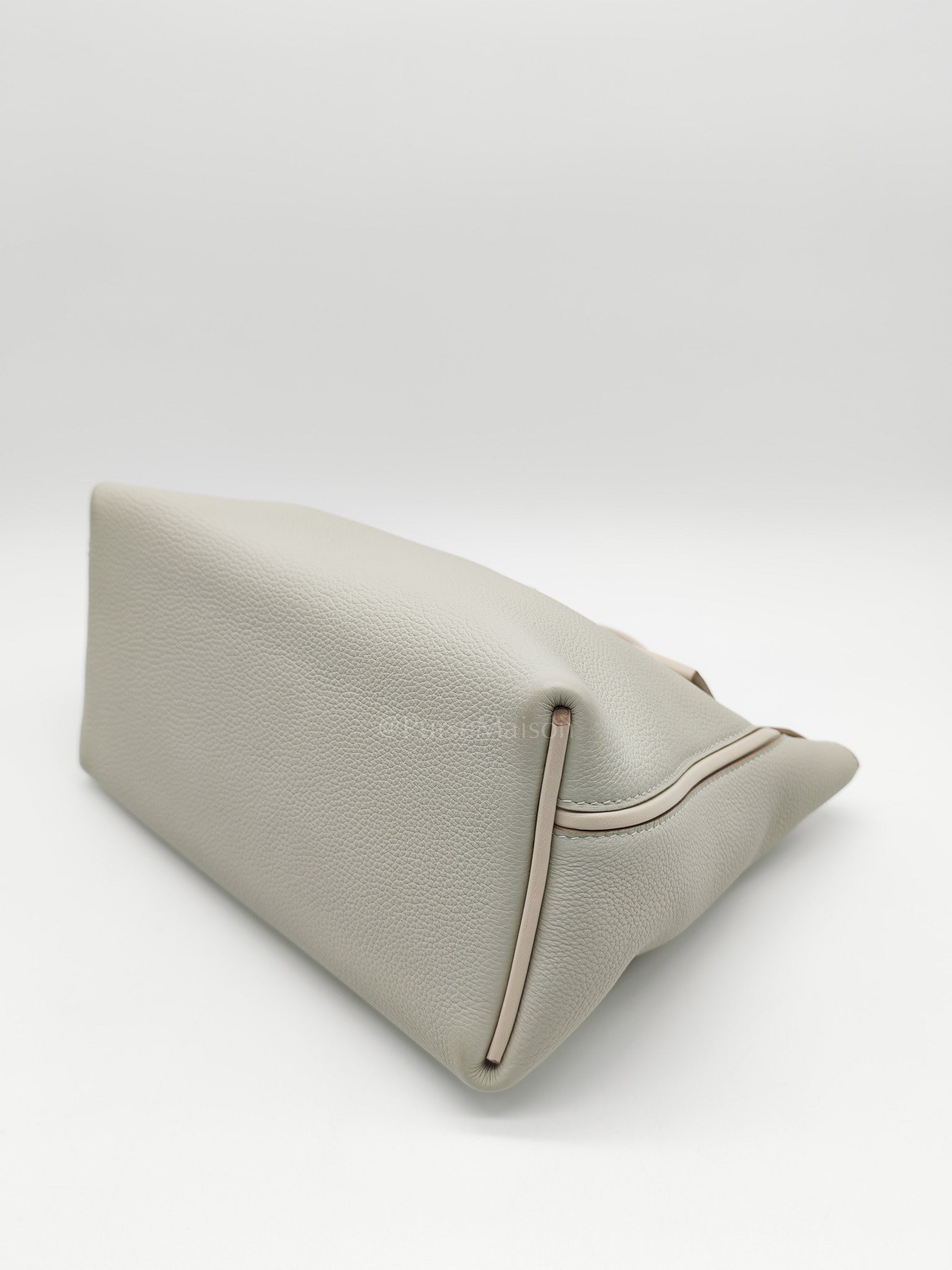 24/24 29 Bag in Beton Togo Leather & Gold Hardware Stamp Y (2020)