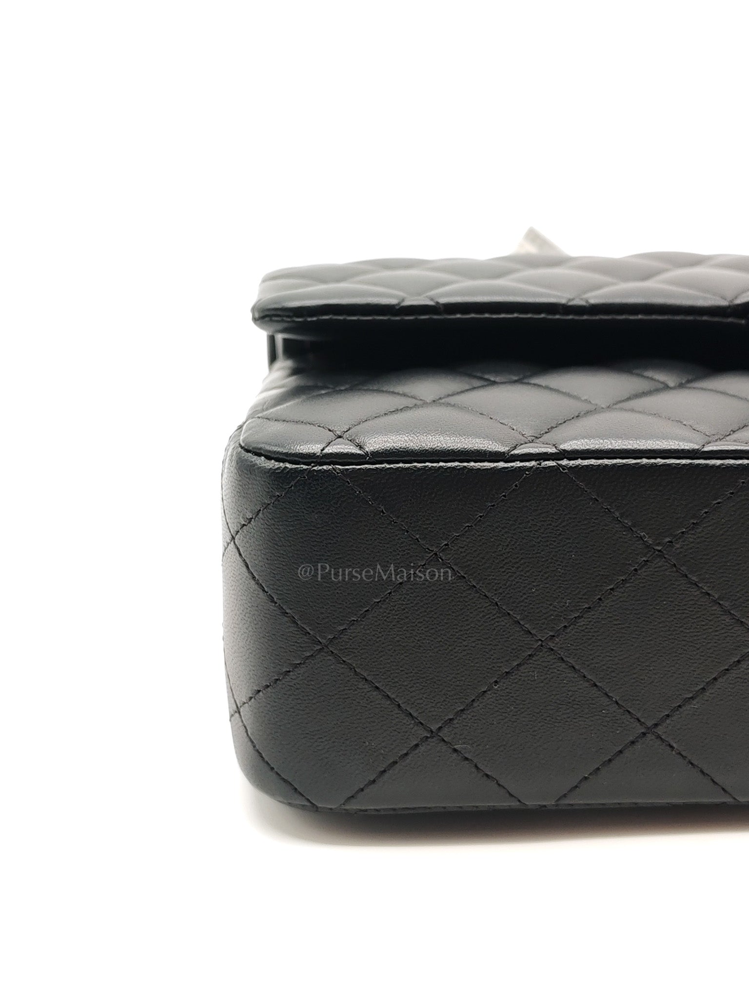 Classic Double Flap Medium in Black Quilted Lambskin Leather & Gold Hardware Microchip