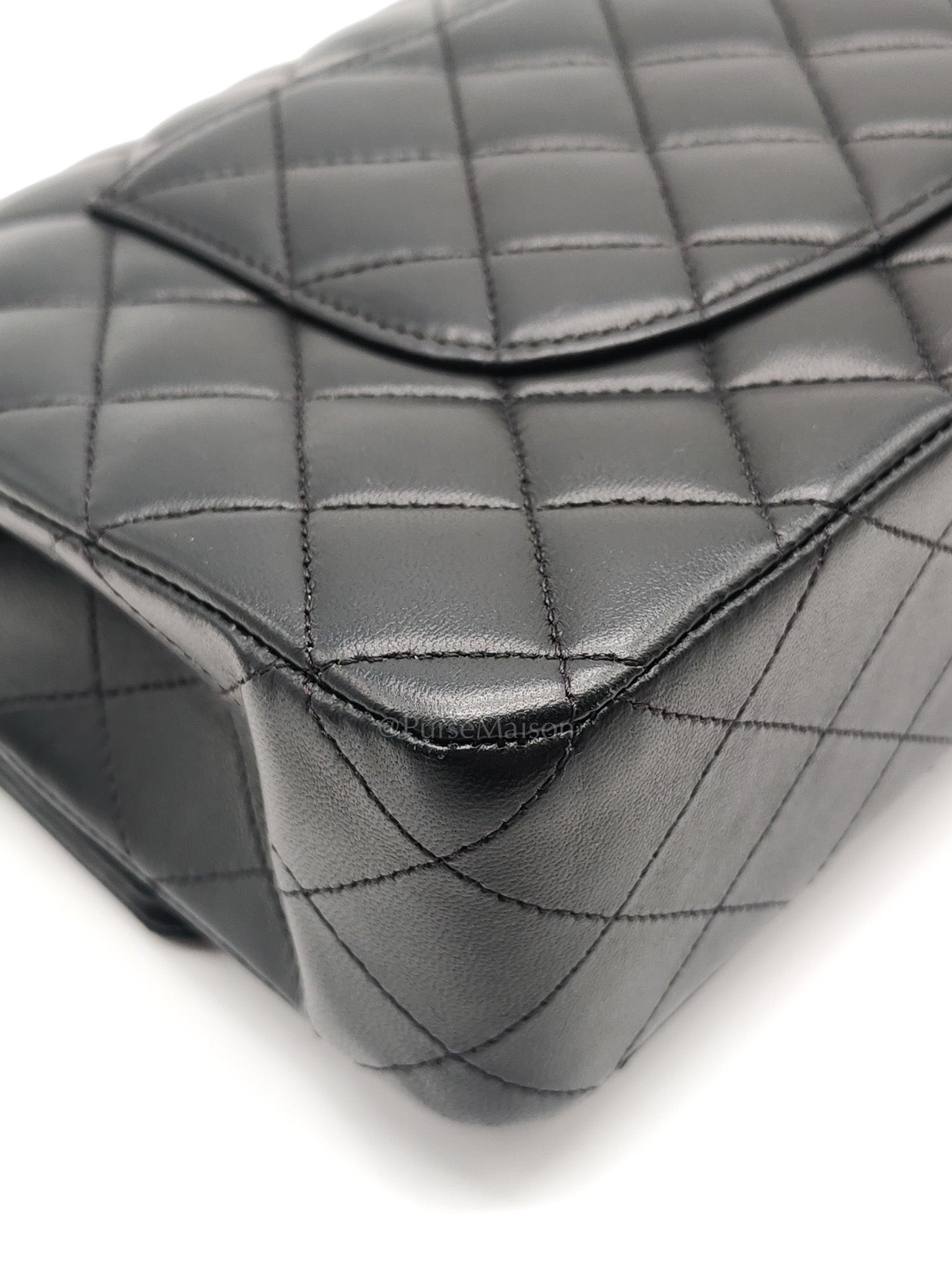 Classic Double Flap Medium in Black Quilted Lambskin Leather & Gold Hardware Microchip