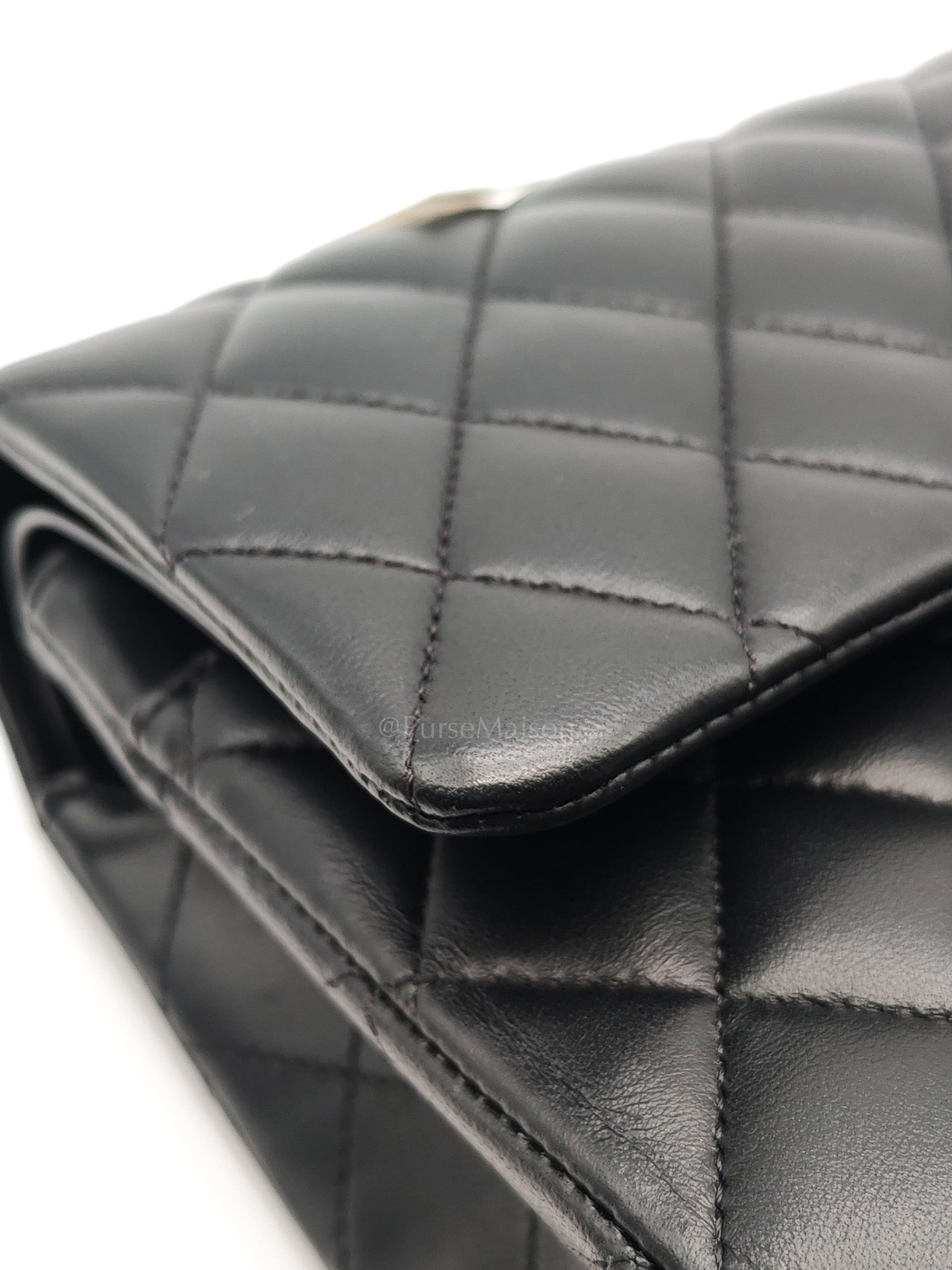 Classic Double Flap Medium in Black Quilted Lambskin Leather & Gold Hardware Microchip
