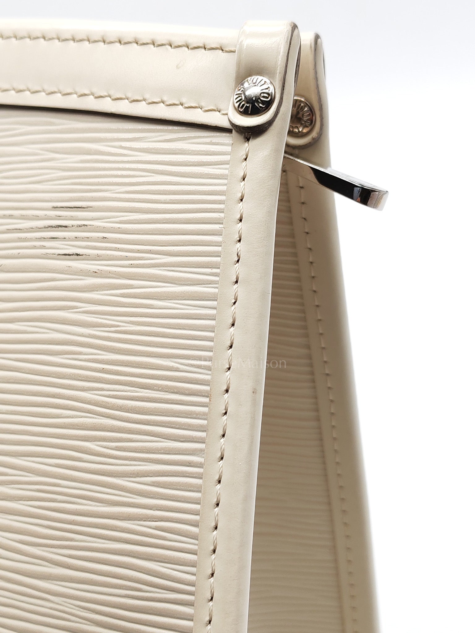 Medeleine GM Bag in White Epi Leather & Silver Hardware (Datecode: AR1099)