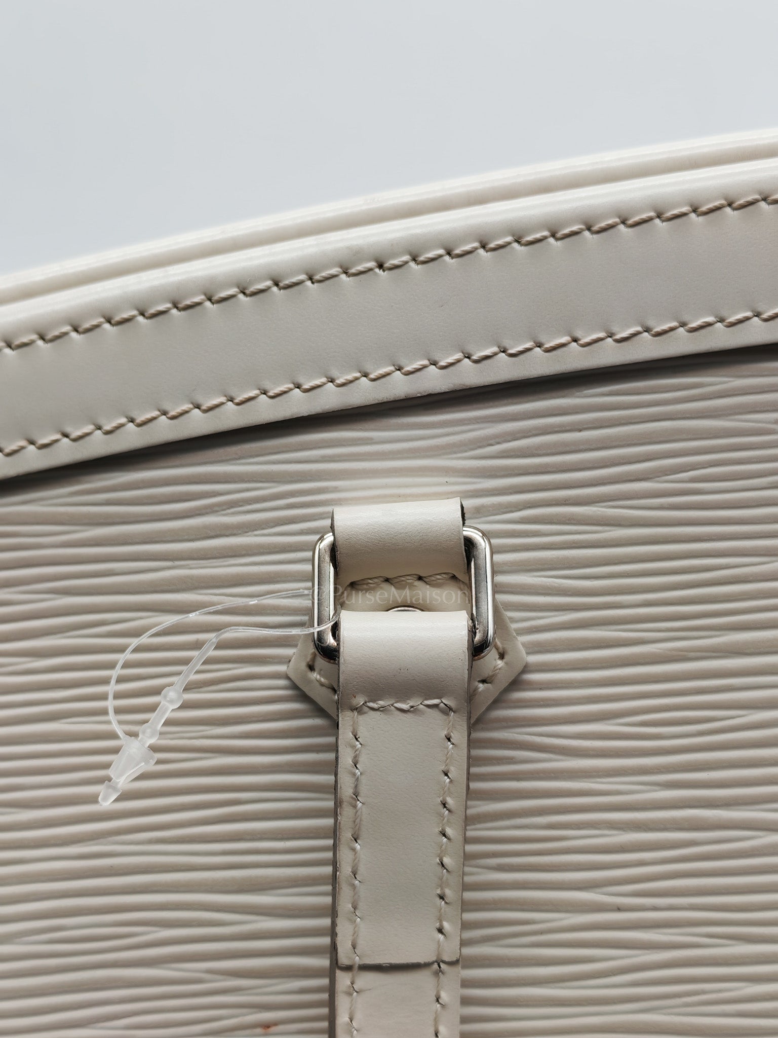 Medeleine GM Bag in White Epi Leather & Silver Hardware (Datecode: AR1099)