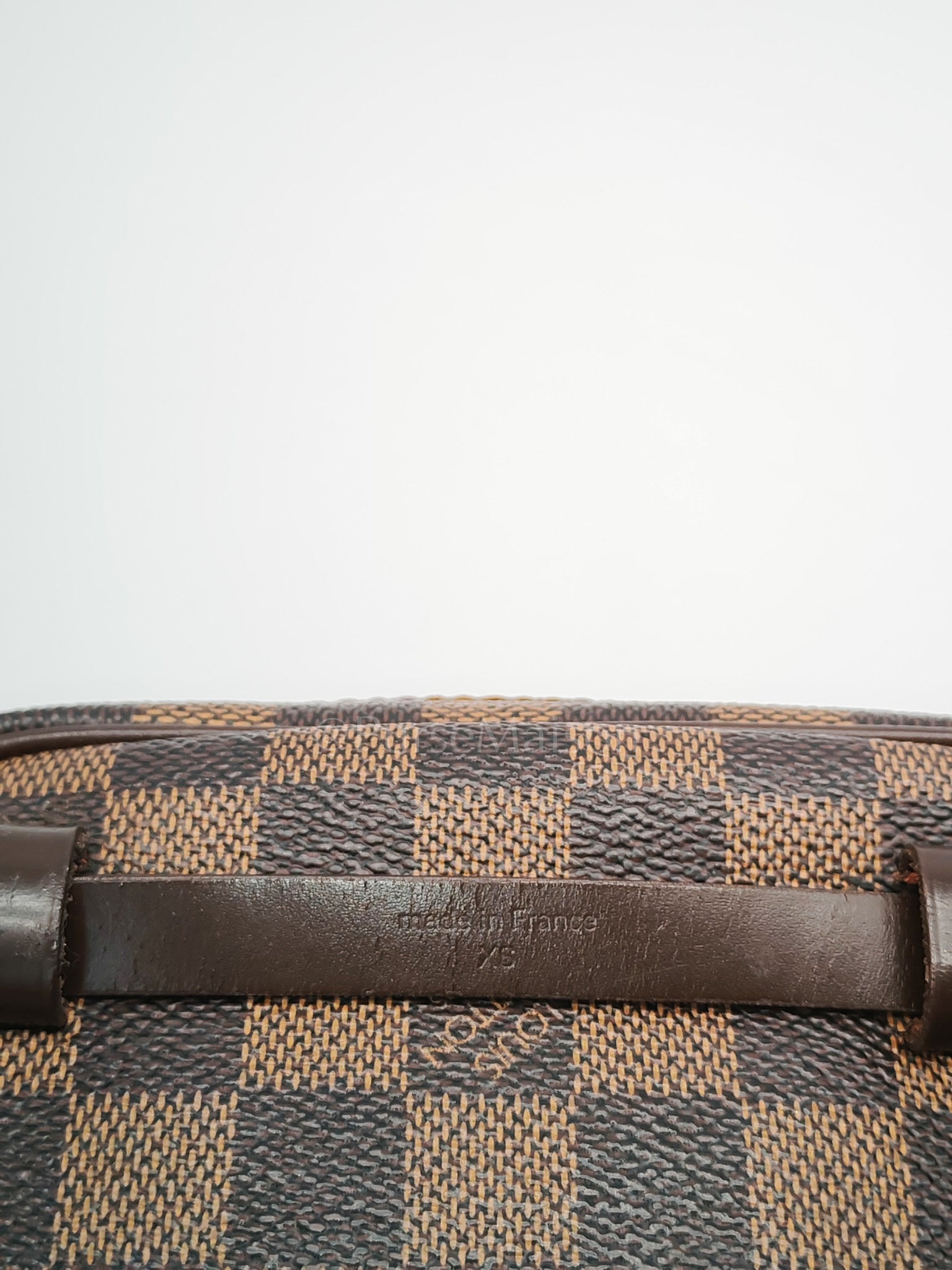 Pochette Ipanema in Damier Ebene Canvas and Gold Hardware (Datecode: FL0063)