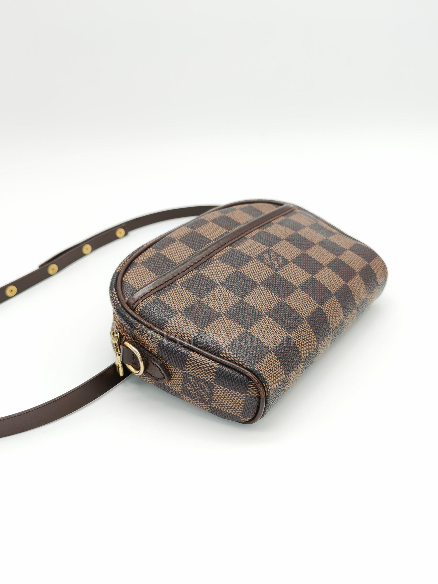 Pochette Ipanema in Damier Ebene Canvas and Gold Hardware (Datecode: FL0063)