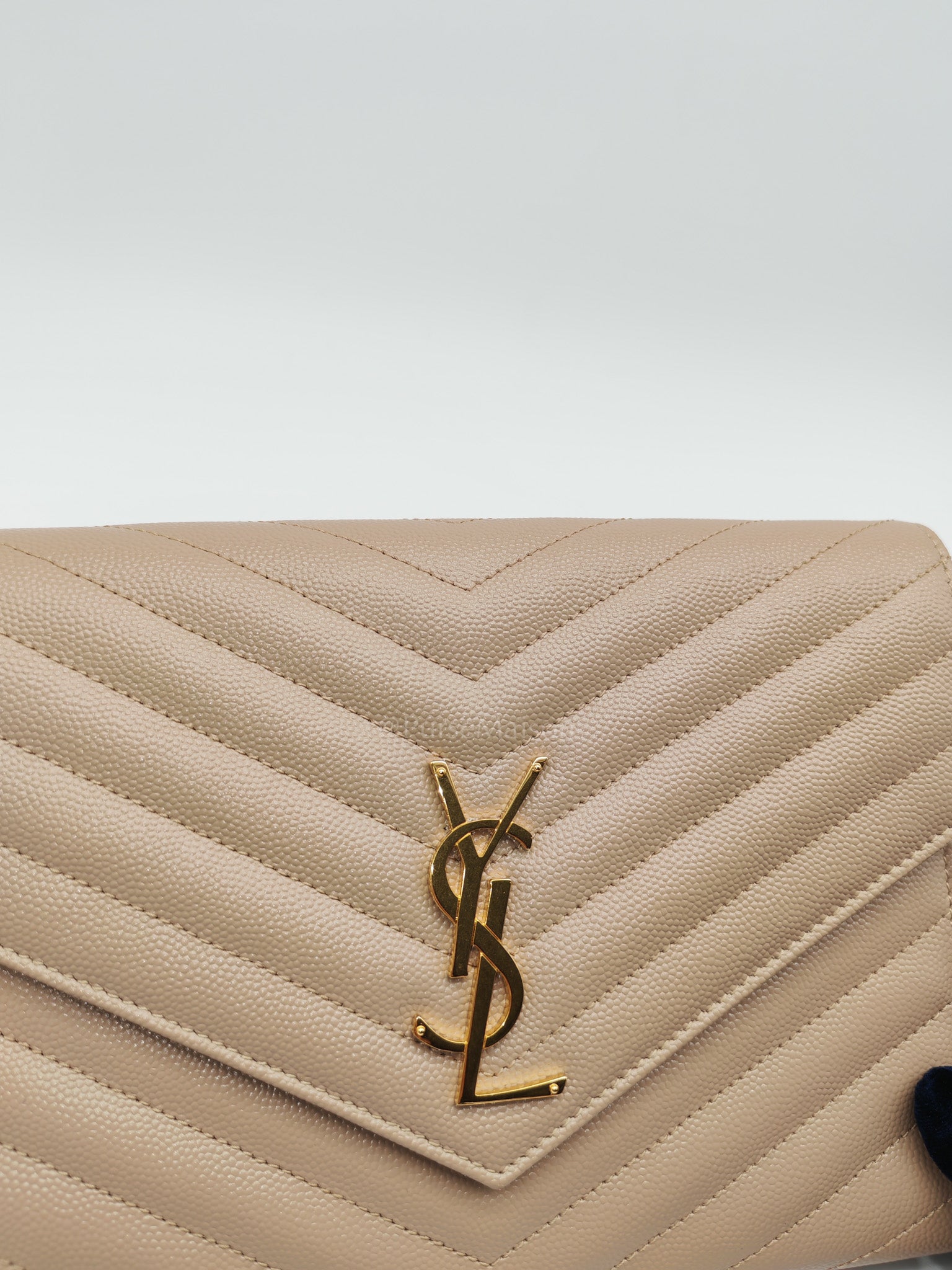 Envelope Clutch Bag in Beige Grain De Poudre Leather & Gold Hardware