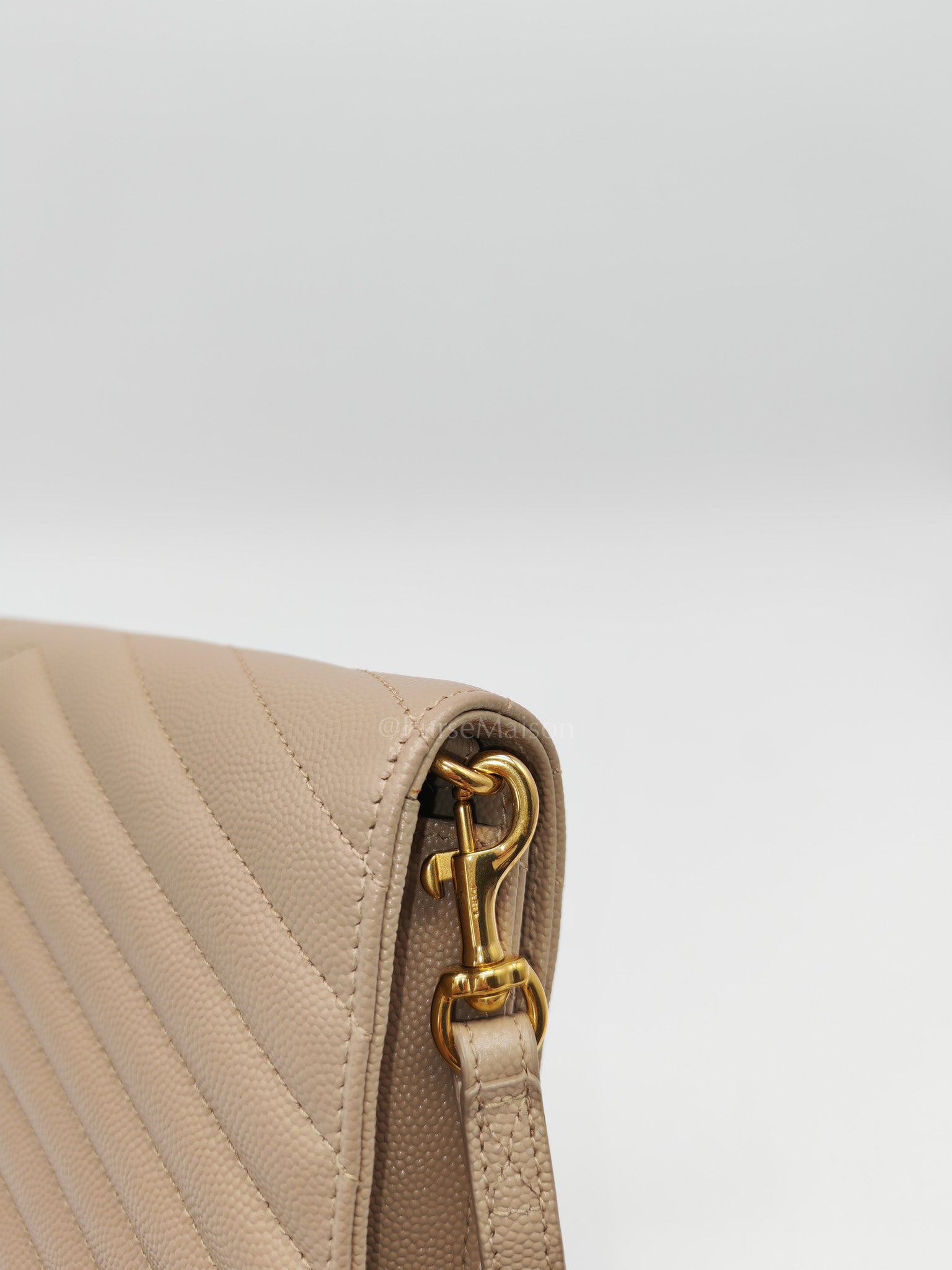 Envelope Clutch Bag in Beige Grain De Poudre Leather & Gold Hardware