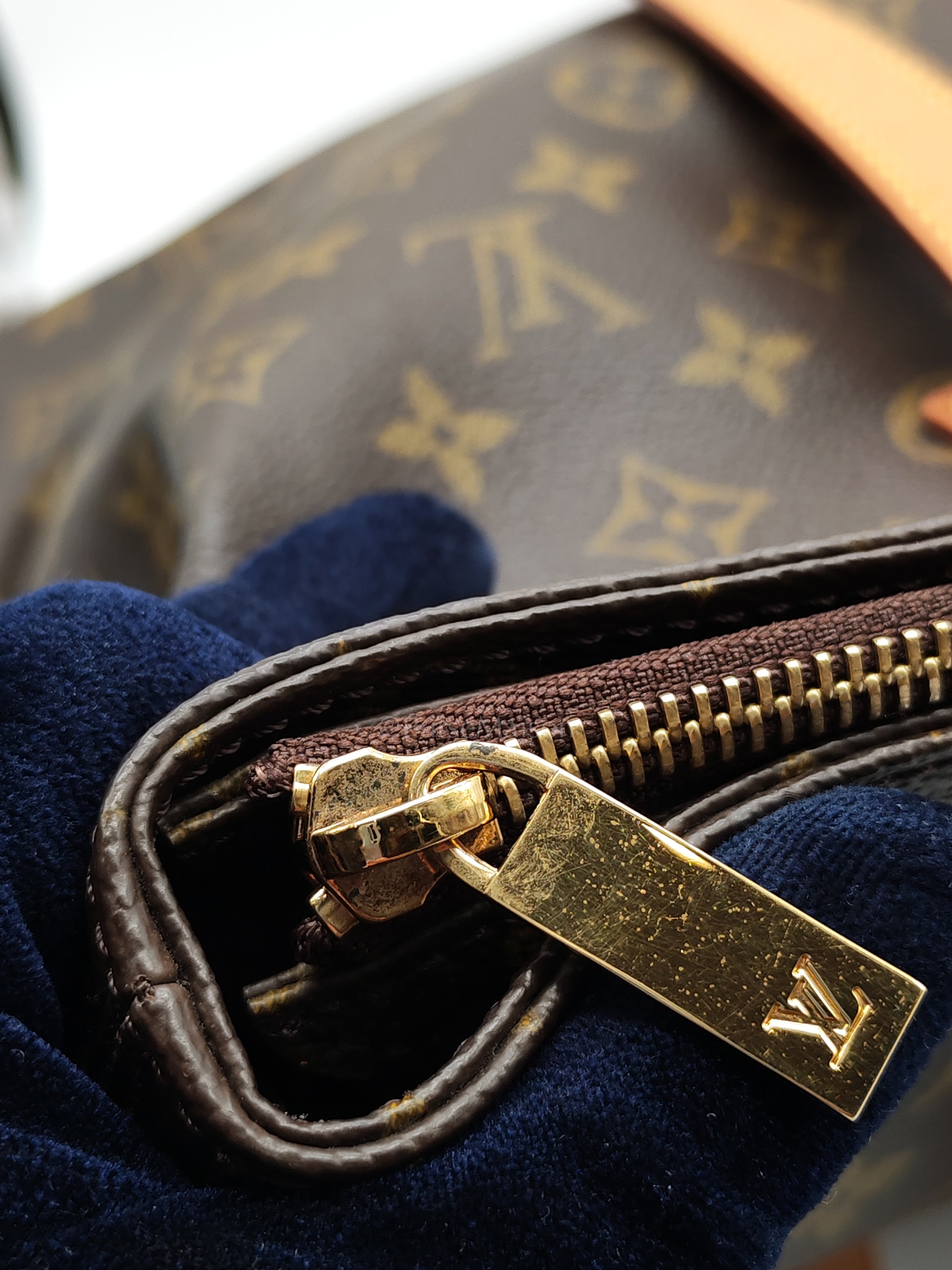 Cabas Mezzo Tote Bag in Monogram Canvas & Gold Hardware (DateCode: TH0052) | Purse Maison Luxury Bags Shop
