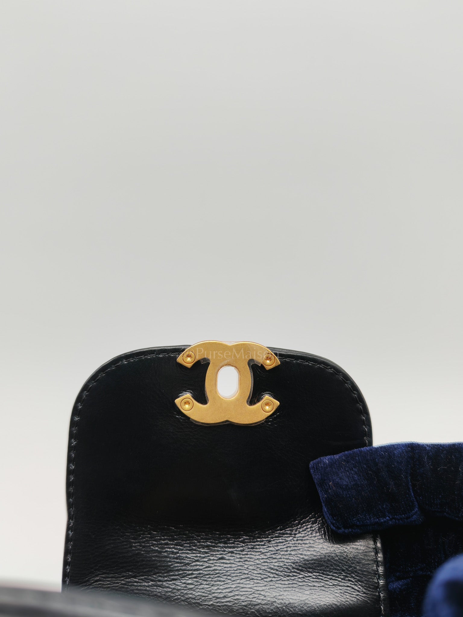 CC Kelly Small in Black Calfskin Leather & Aged Gold Hardware (Microchip)