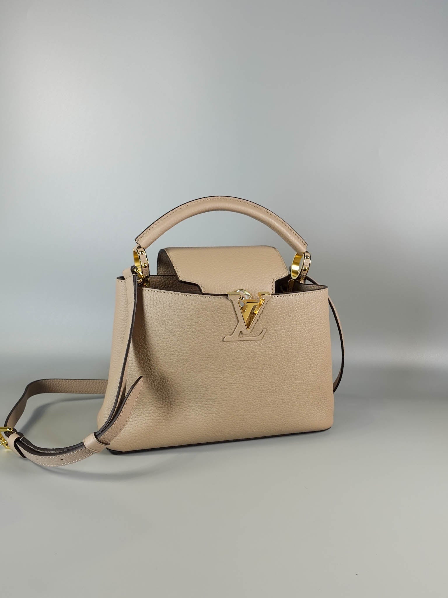 Capucines BB Galet Taurillon Leather (Microchip) | Purse Maison Luxury Bags Shop