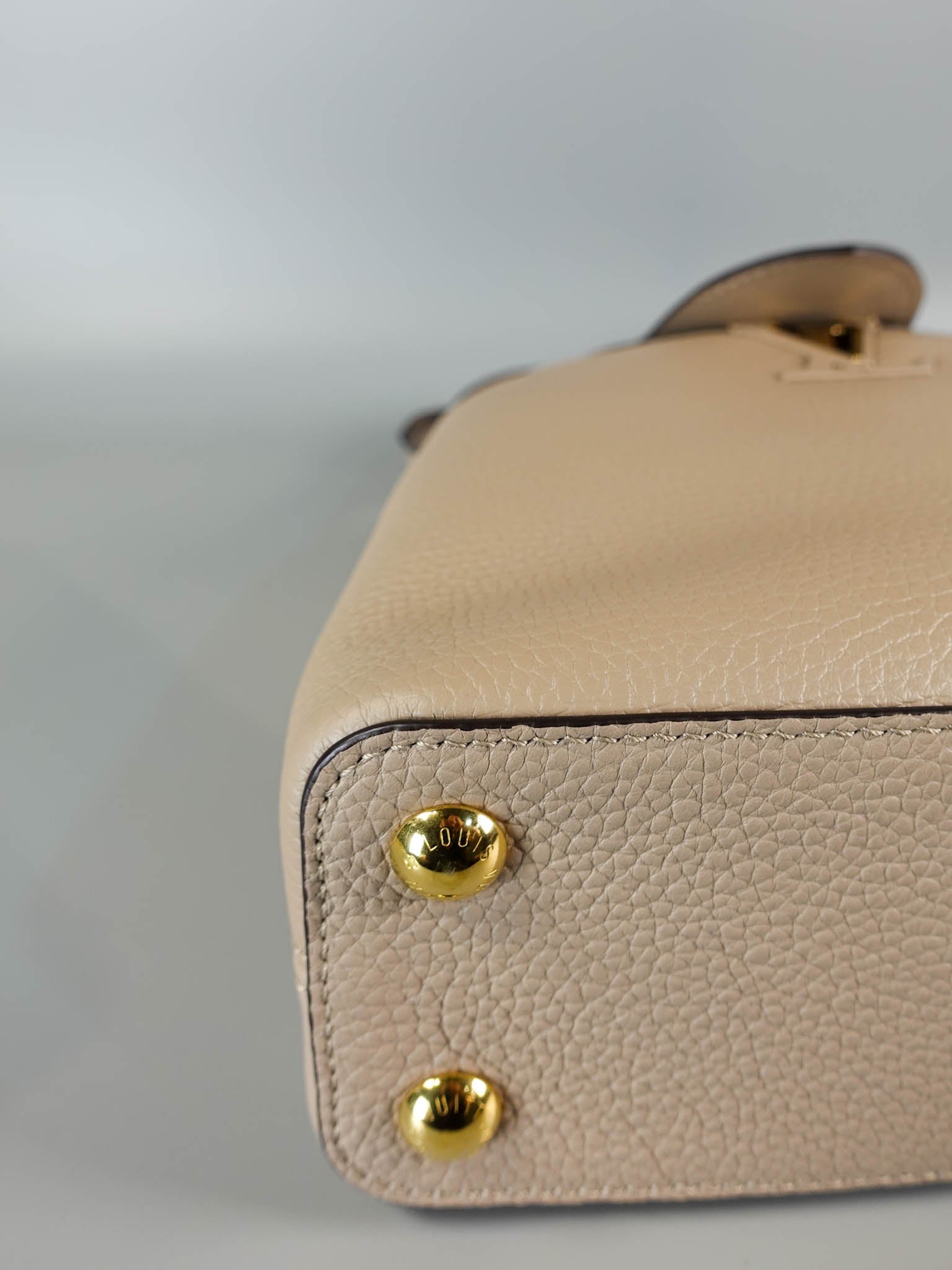 Capucines BB Galet Taurillon Leather (Microchip) | Purse Maison Luxury Bags Shop