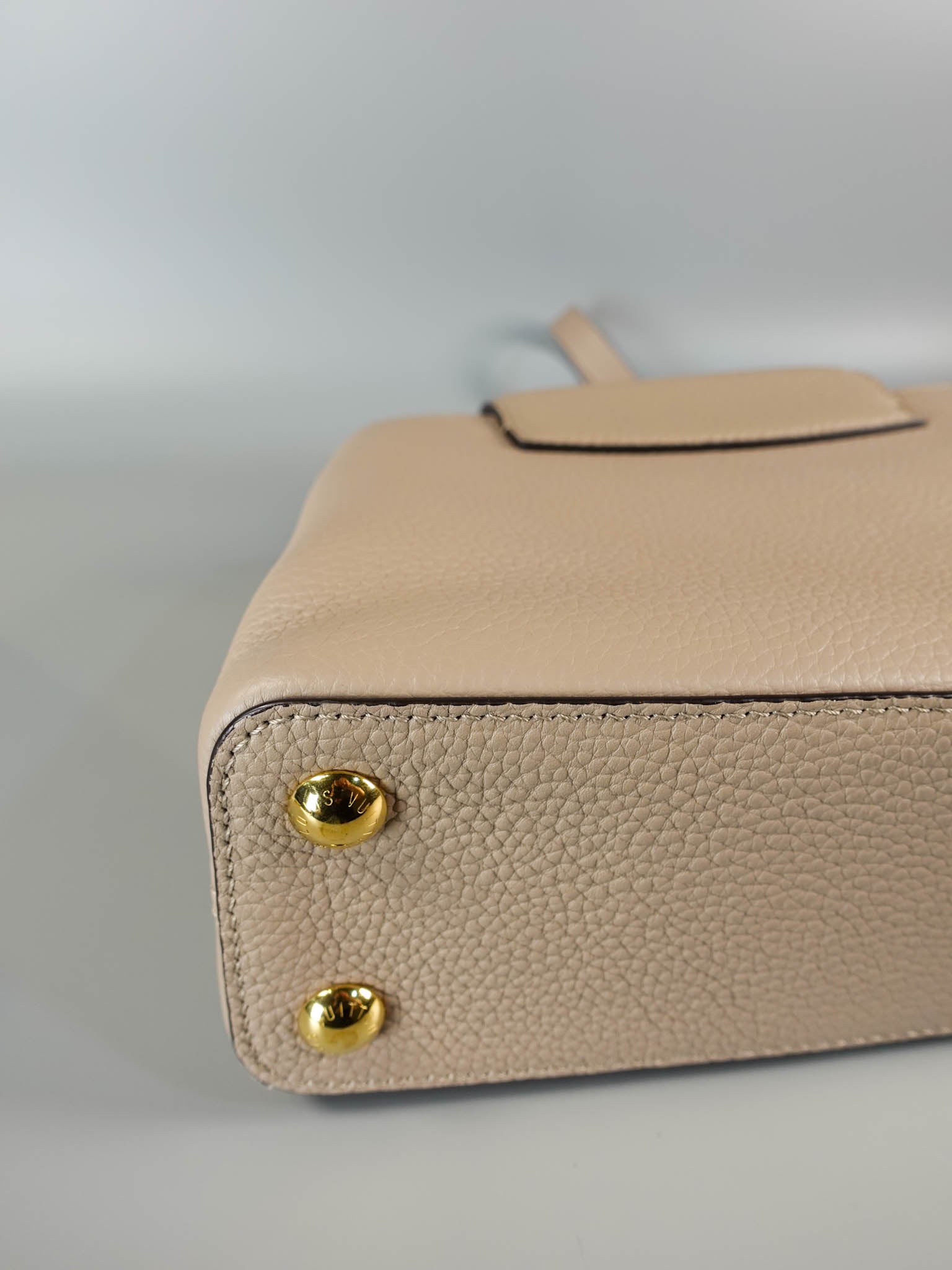 Capucines BB Galet Taurillon Leather (Microchip) | Purse Maison Luxury Bags Shop