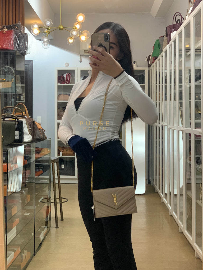 Cassandre Wallet On Chain in Dark Beige Grain de Poudre Leather & Gold Hardware | Purse Maison Luxury Bags Shop