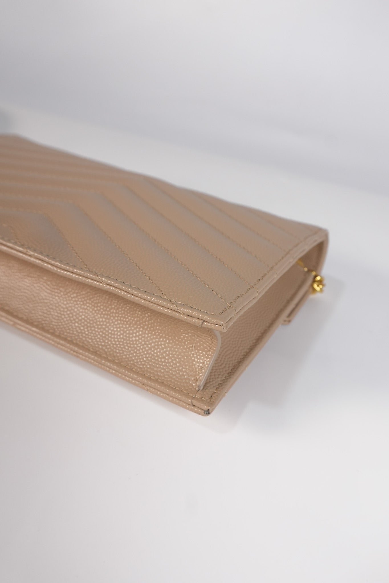 Cassandre Wallet on Chain (WOC) in Beige Grained Calfskin Leather | Purse Maison Luxury Bags Shop